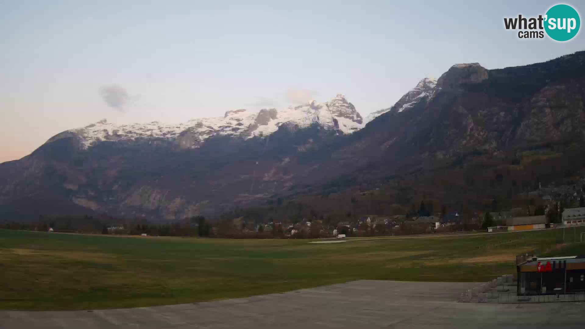 Webcam en direct Aéroport de Bovec – Vue sur Kanin