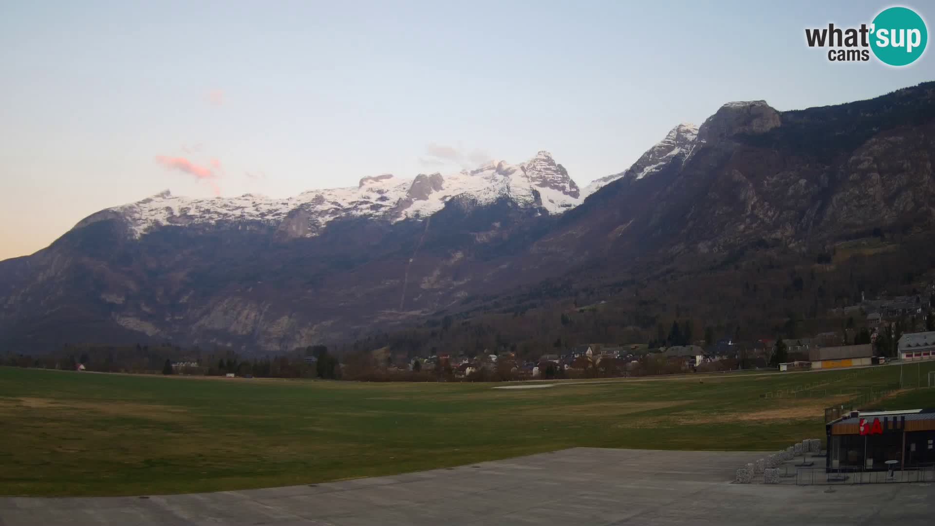 Webcam en direct Aéroport de Bovec – Vue sur Kanin