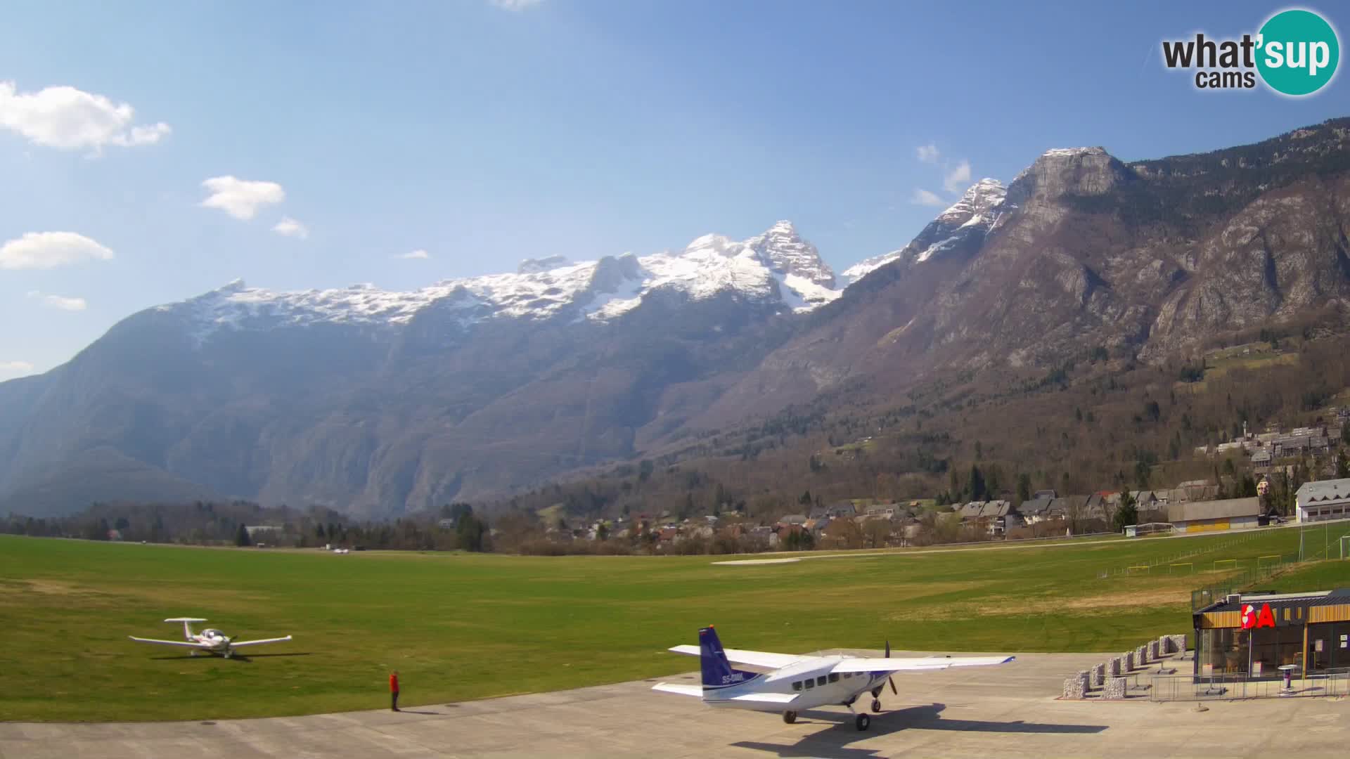 Spletna kamera letališče Bovec – pogled proti Kaninu