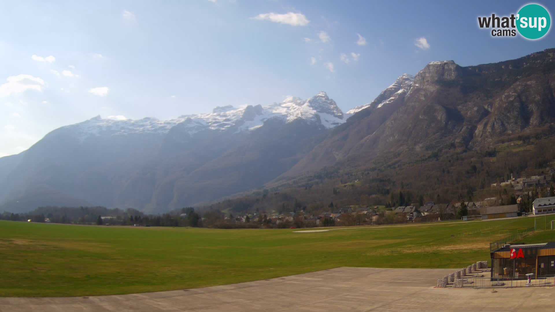 Web kamera uživo Zračna luka Bovec – Pogled na Kanin