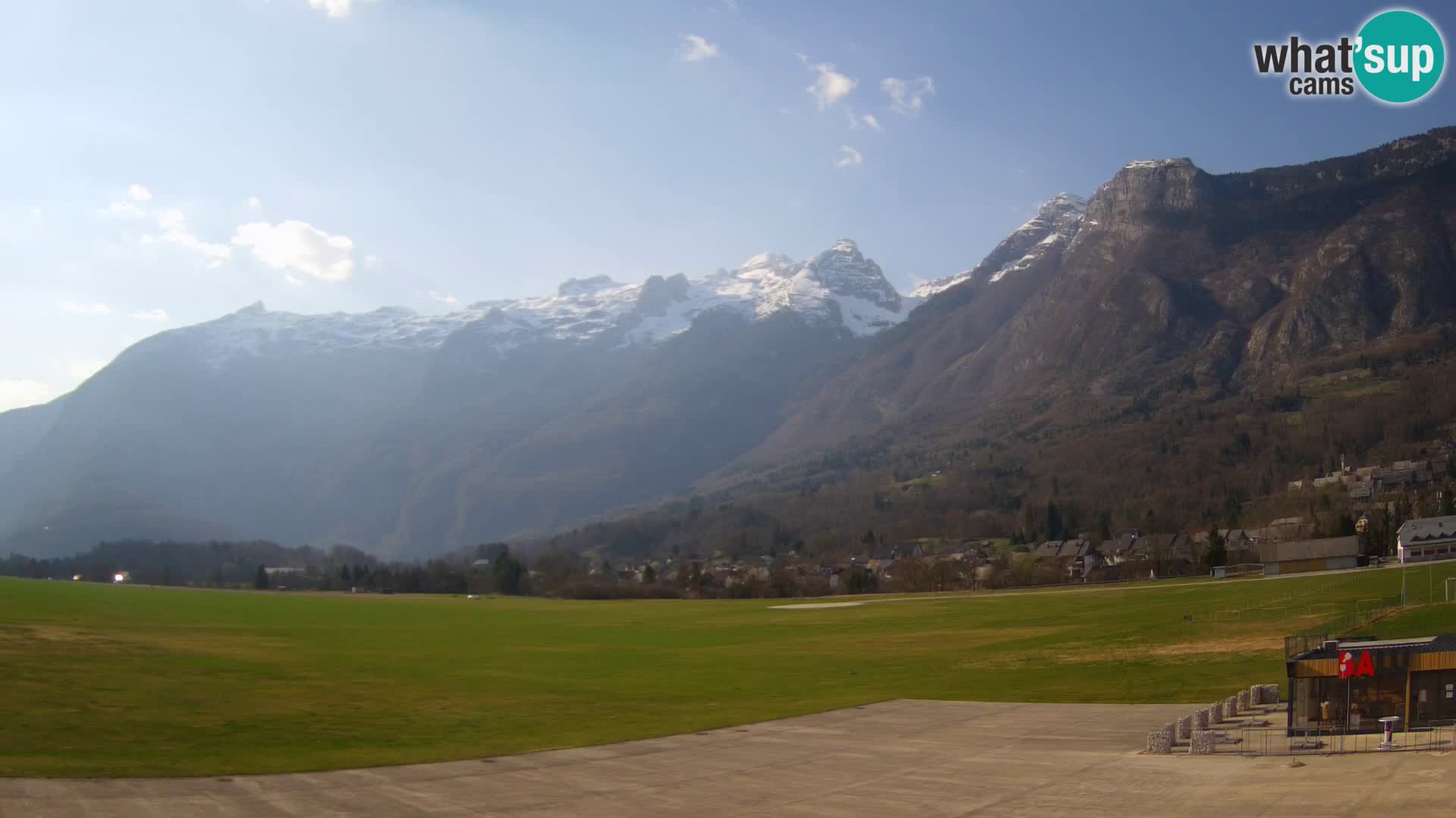 Spletna kamera letališče Bovec – pogled proti Kaninu