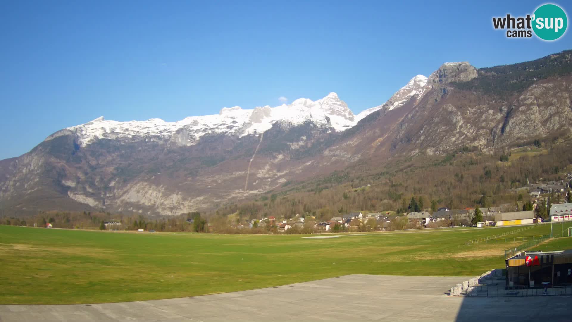 Web kamera uživo Zračna luka Bovec – Pogled na Kanin