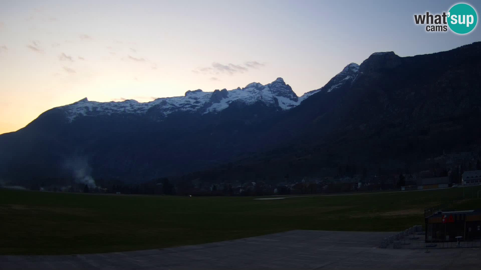 Web kamera uživo Zračna luka Bovec – Pogled na Kanin