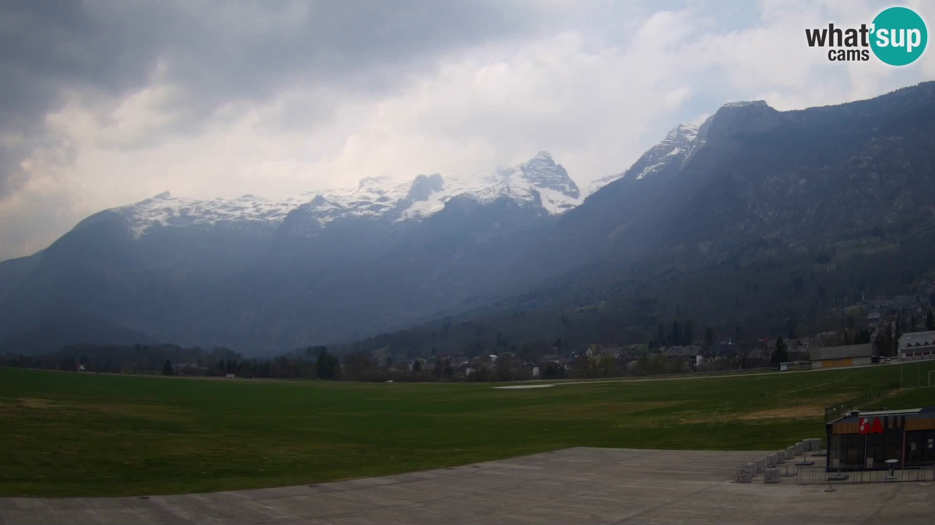 Web kamera uživo Zračna luka Bovec – Pogled na Kanin