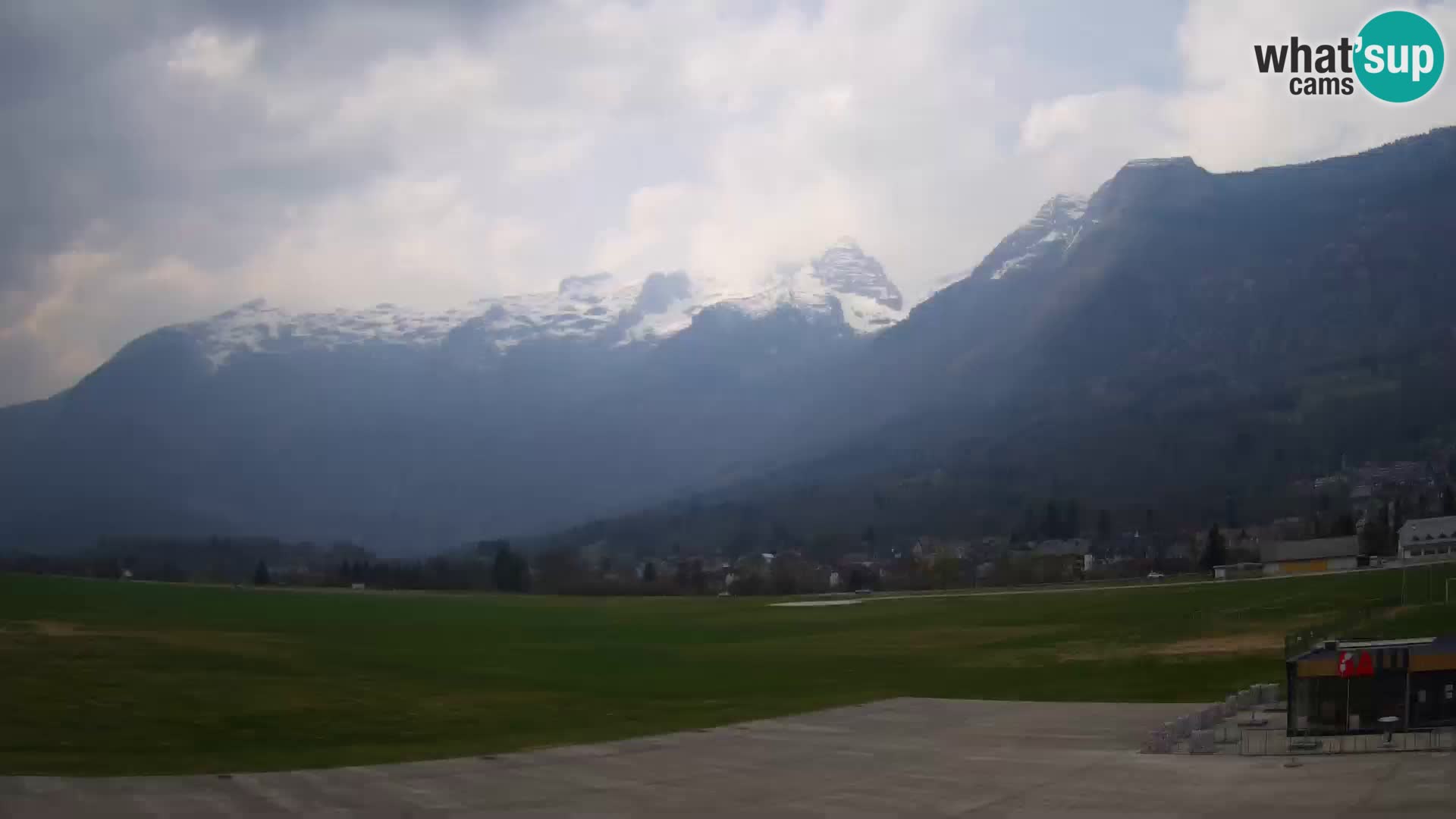 Webcam en direct Aéroport de Bovec – Vue sur Kanin