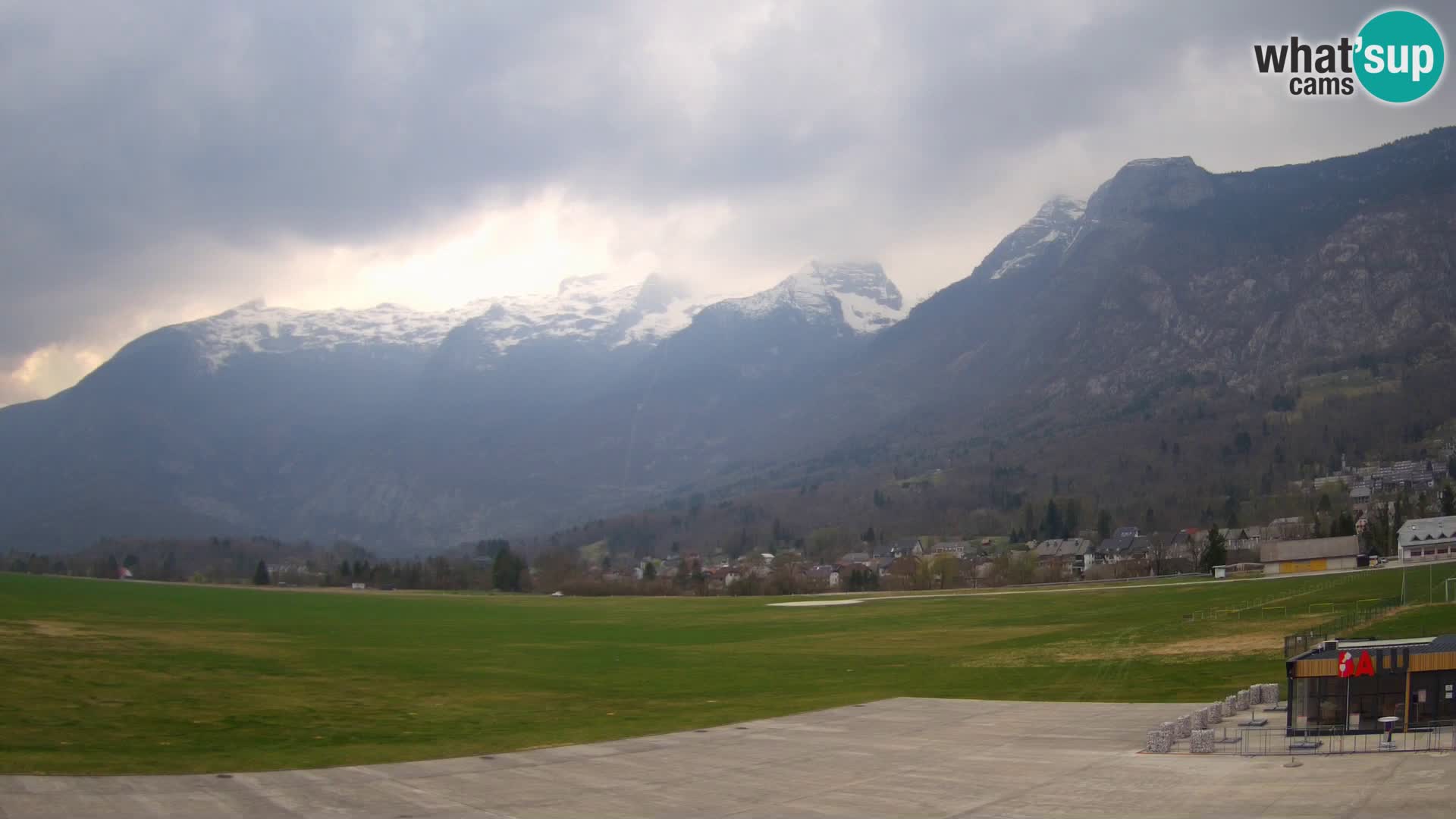 Web kamera uživo Zračna luka Bovec – Pogled na Kanin