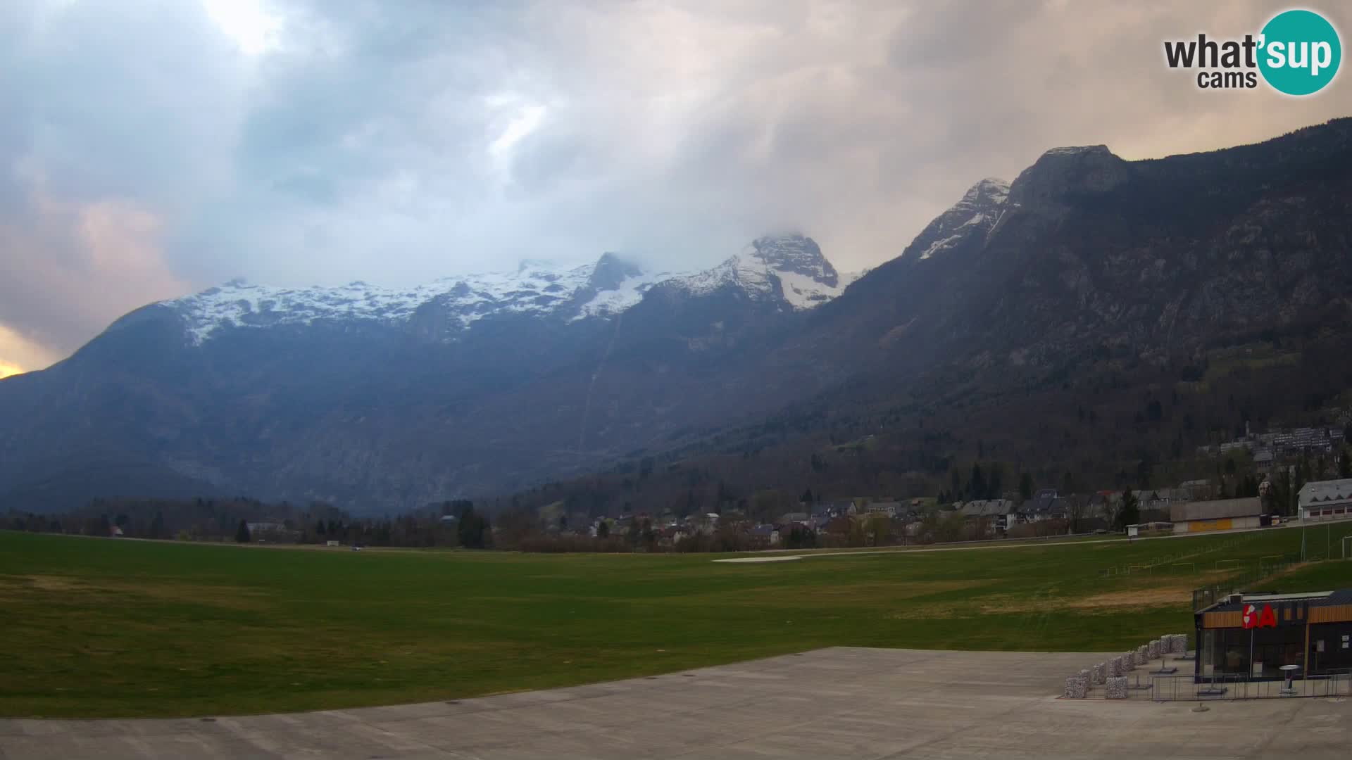 Live webcam Bovec airport – View to Kanin
