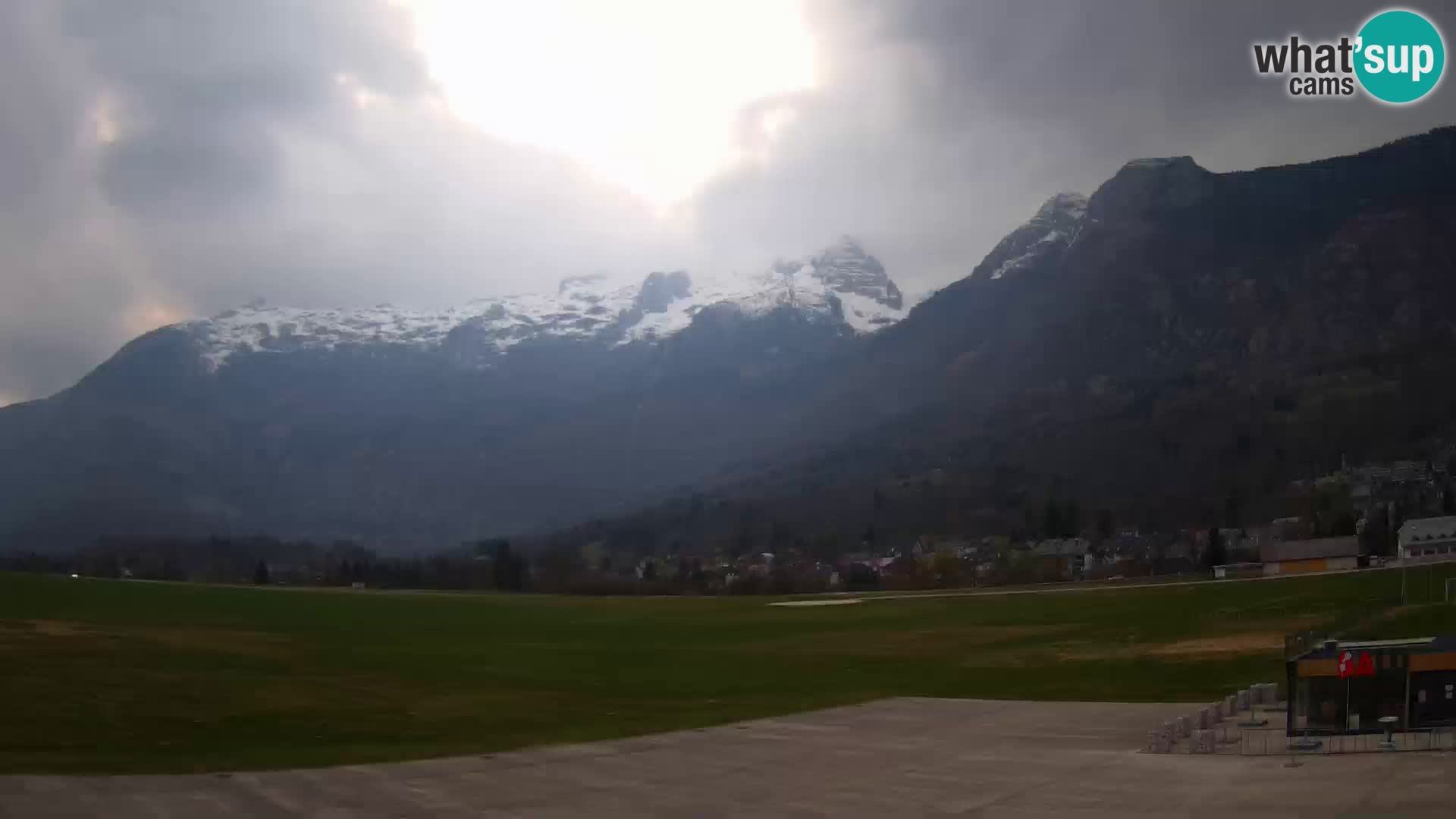 Cámara web en vivo Aeropuerto de Bovec – Vista a Kanin