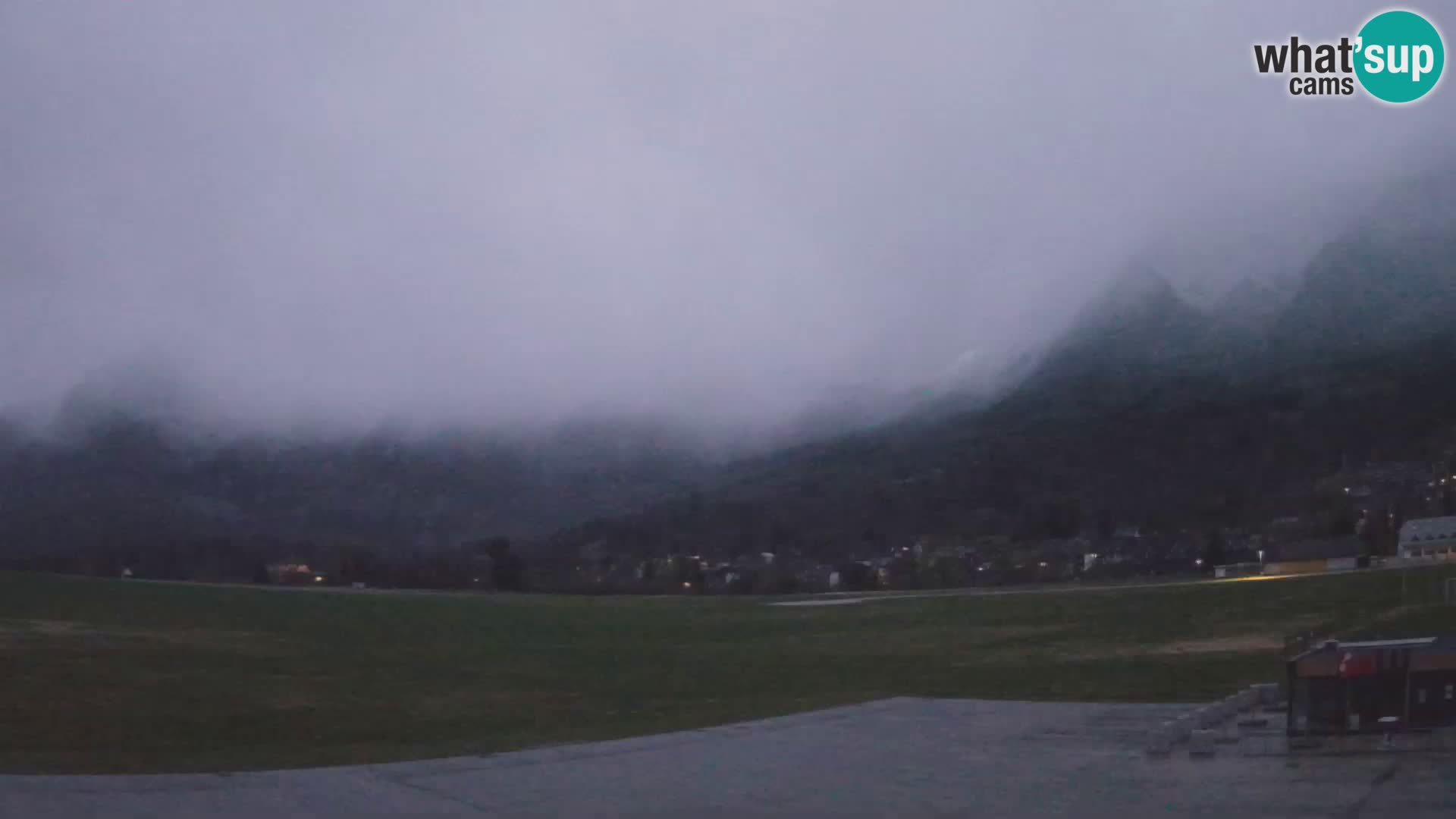 Web kamera uživo Zračna luka Bovec – Pogled na Kanin