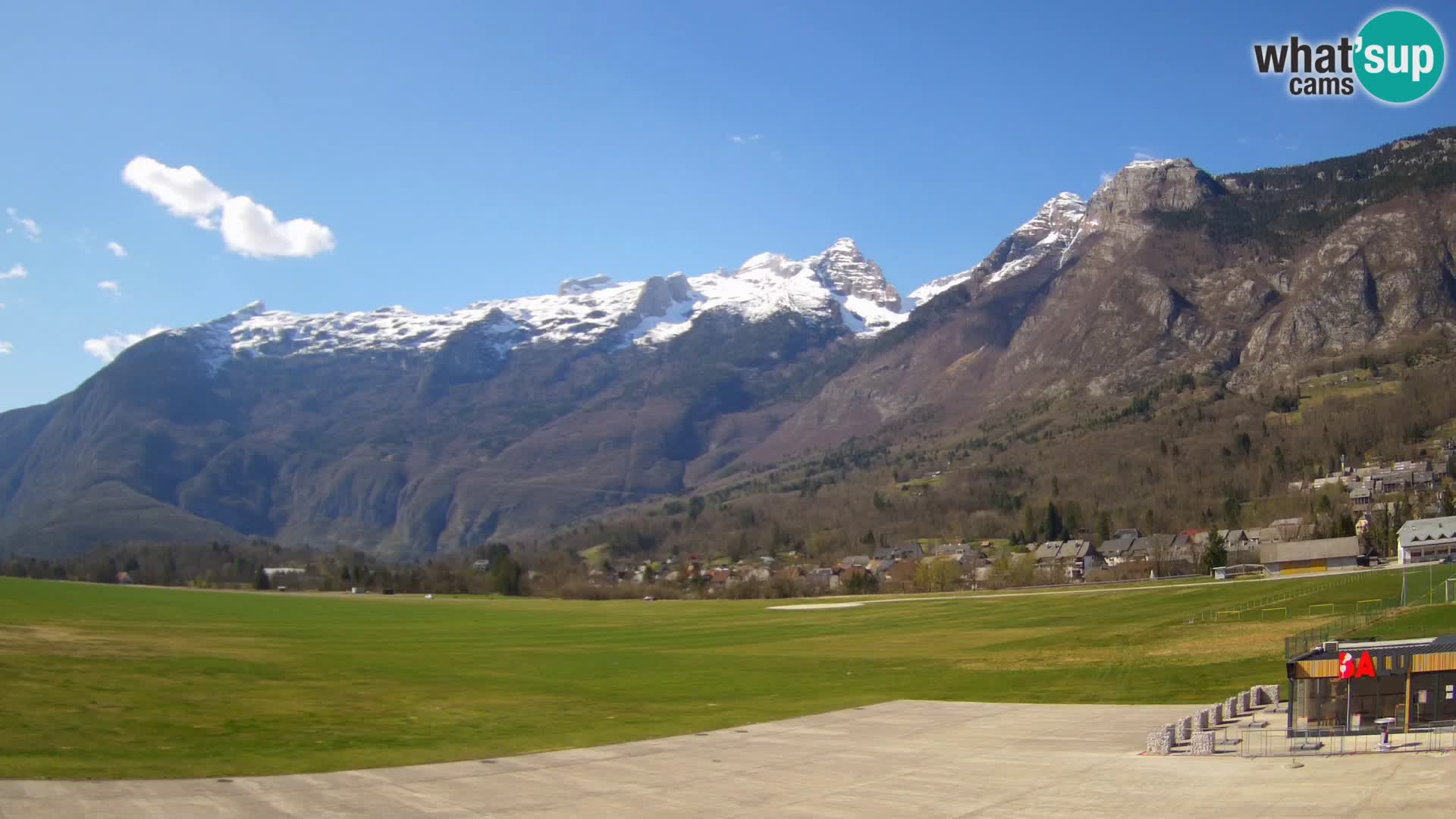 Web kamera uživo Zračna luka Bovec – Pogled na Kanin