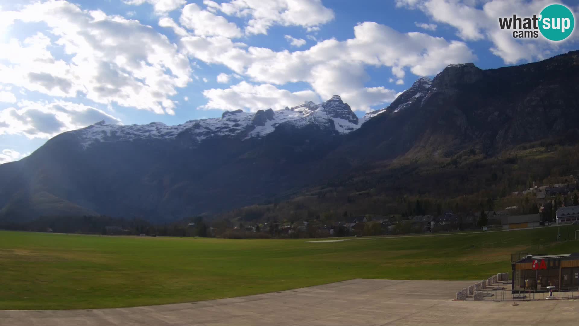 Web kamera uživo Zračna luka Bovec – Pogled na Kanin