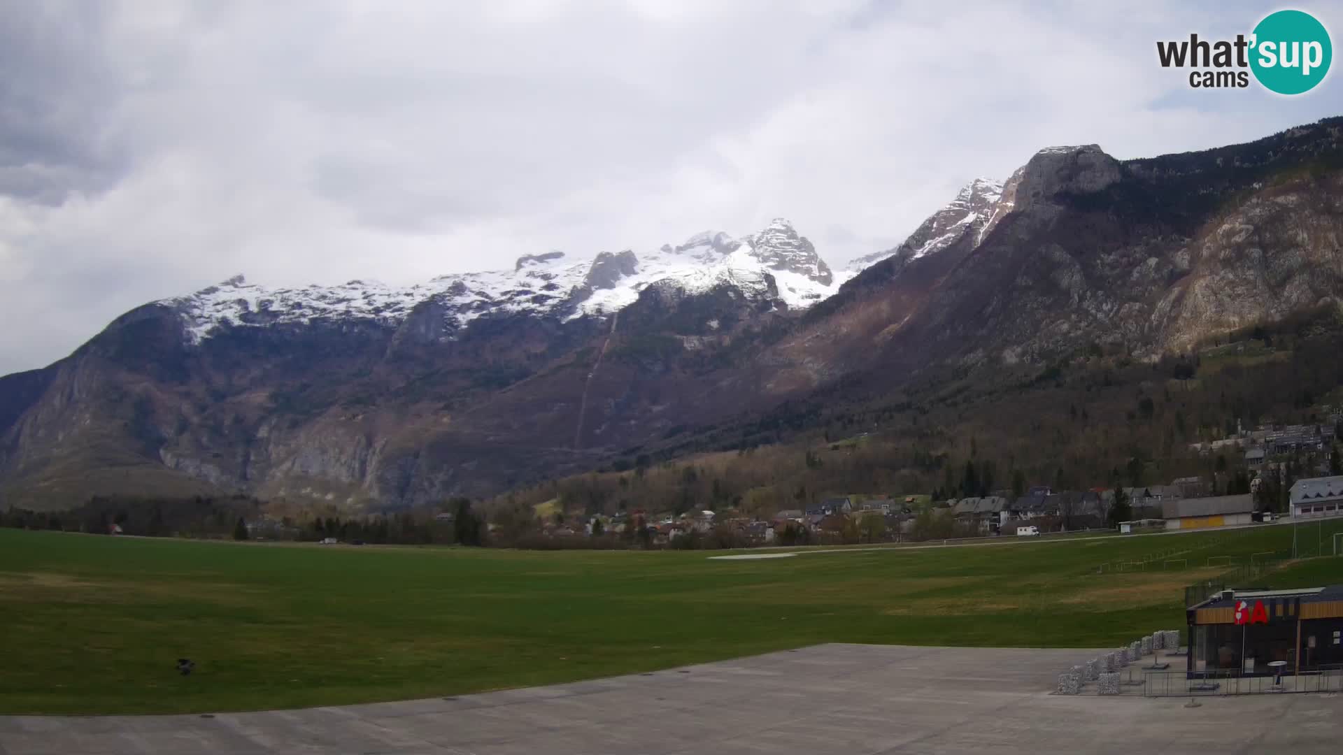 Web kamera uživo Zračna luka Bovec – Pogled na Kanin