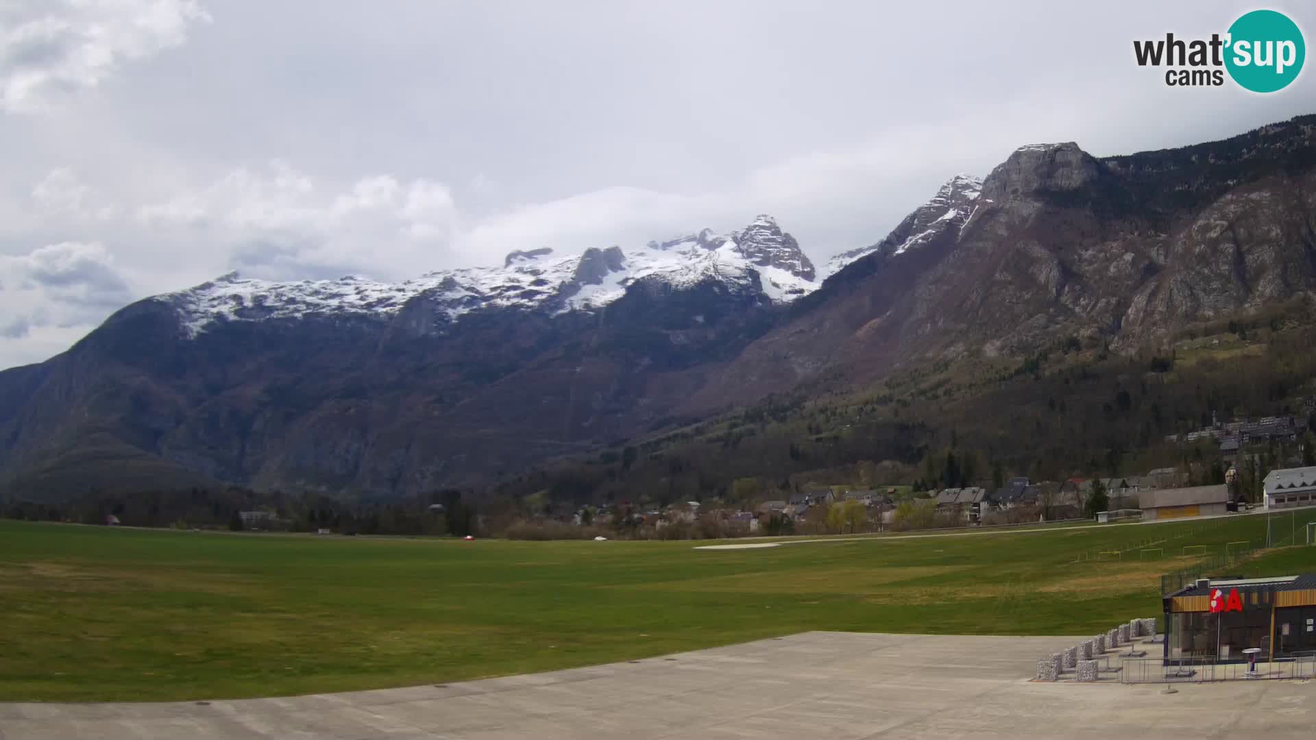 Spletna kamera letališče Bovec – pogled proti Kaninu