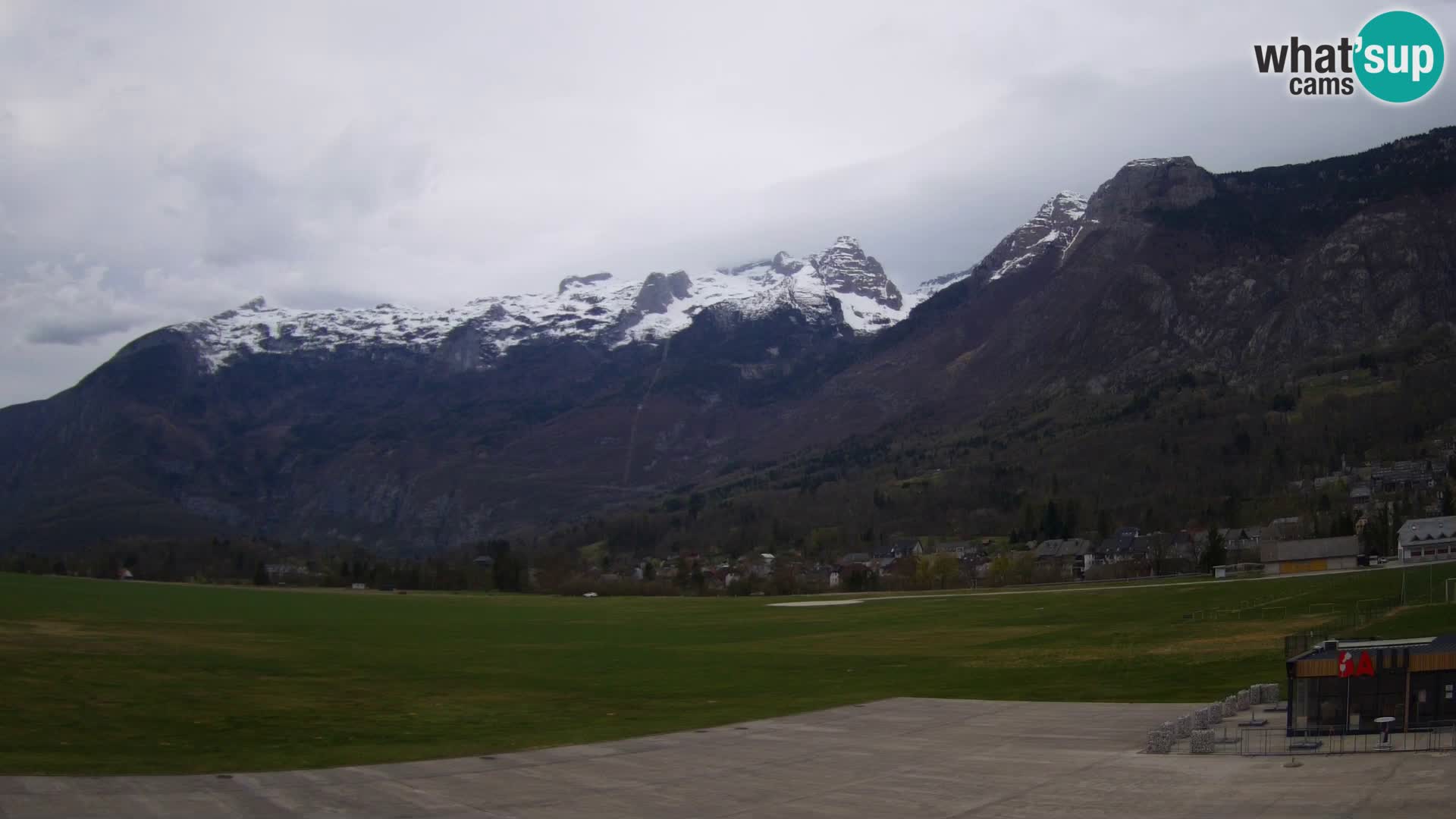 Spletna kamera letališče Bovec – pogled proti Kaninu