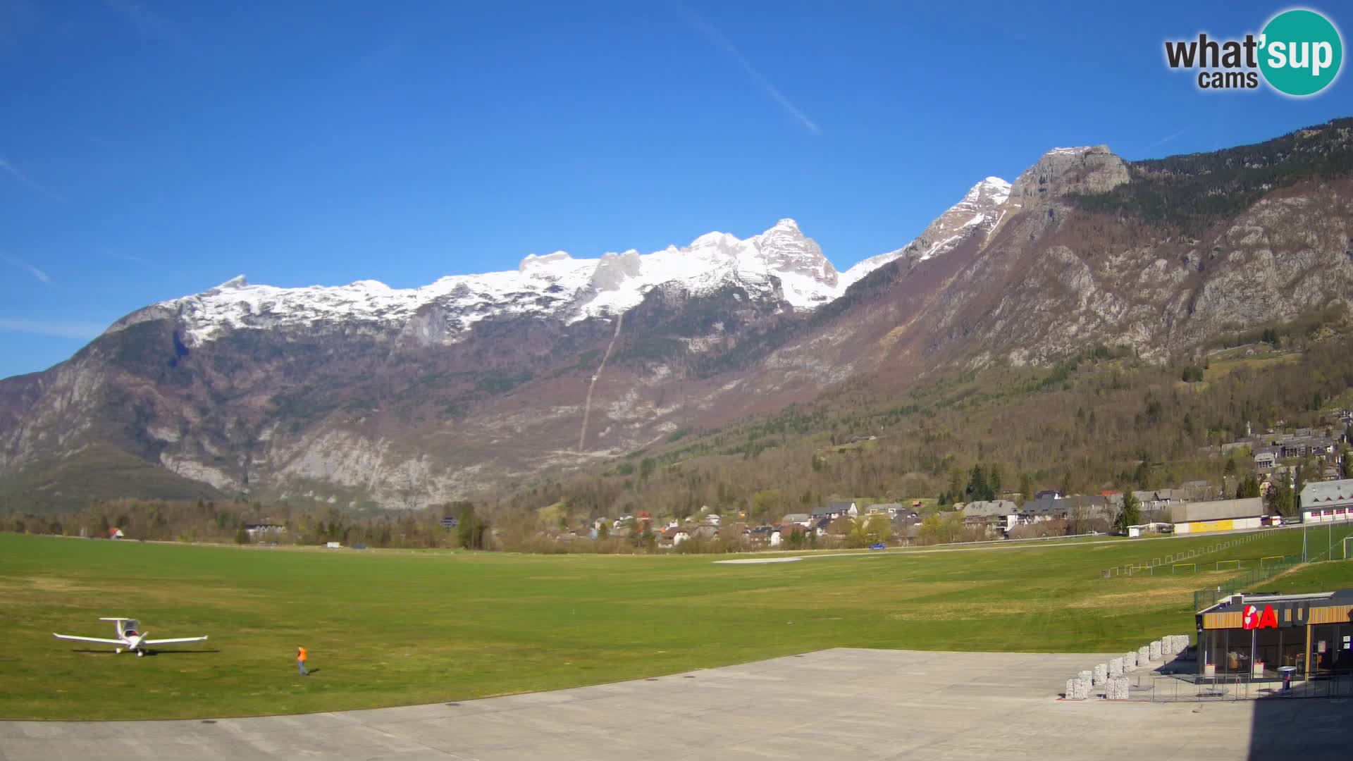 Web kamera uživo Zračna luka Bovec – Pogled na Kanin
