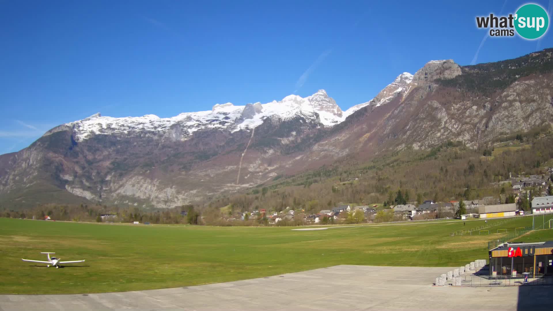 Live webcam Bovec airport – View to Kanin
