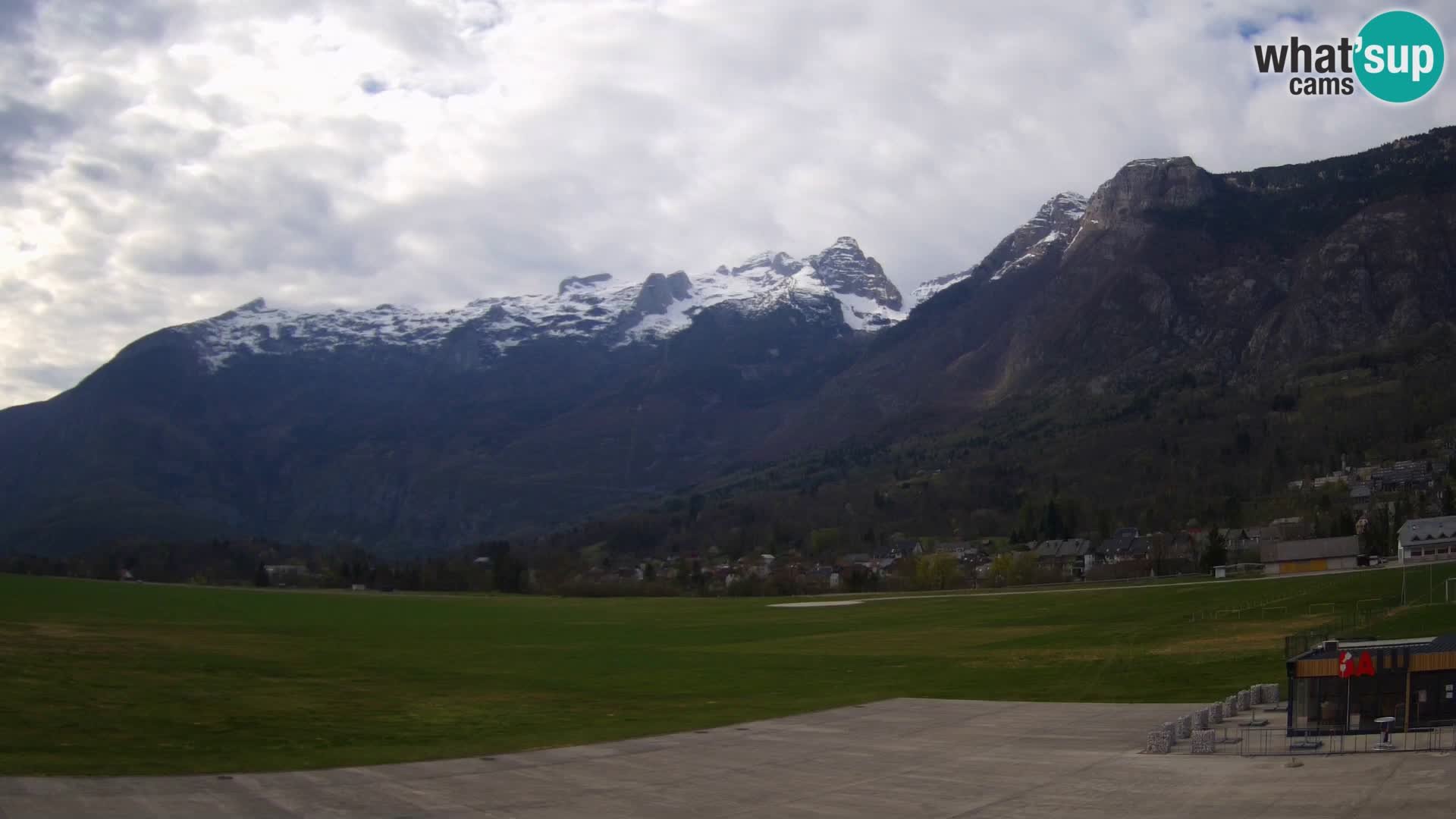 Live webcam Bovec airport – View to Kanin