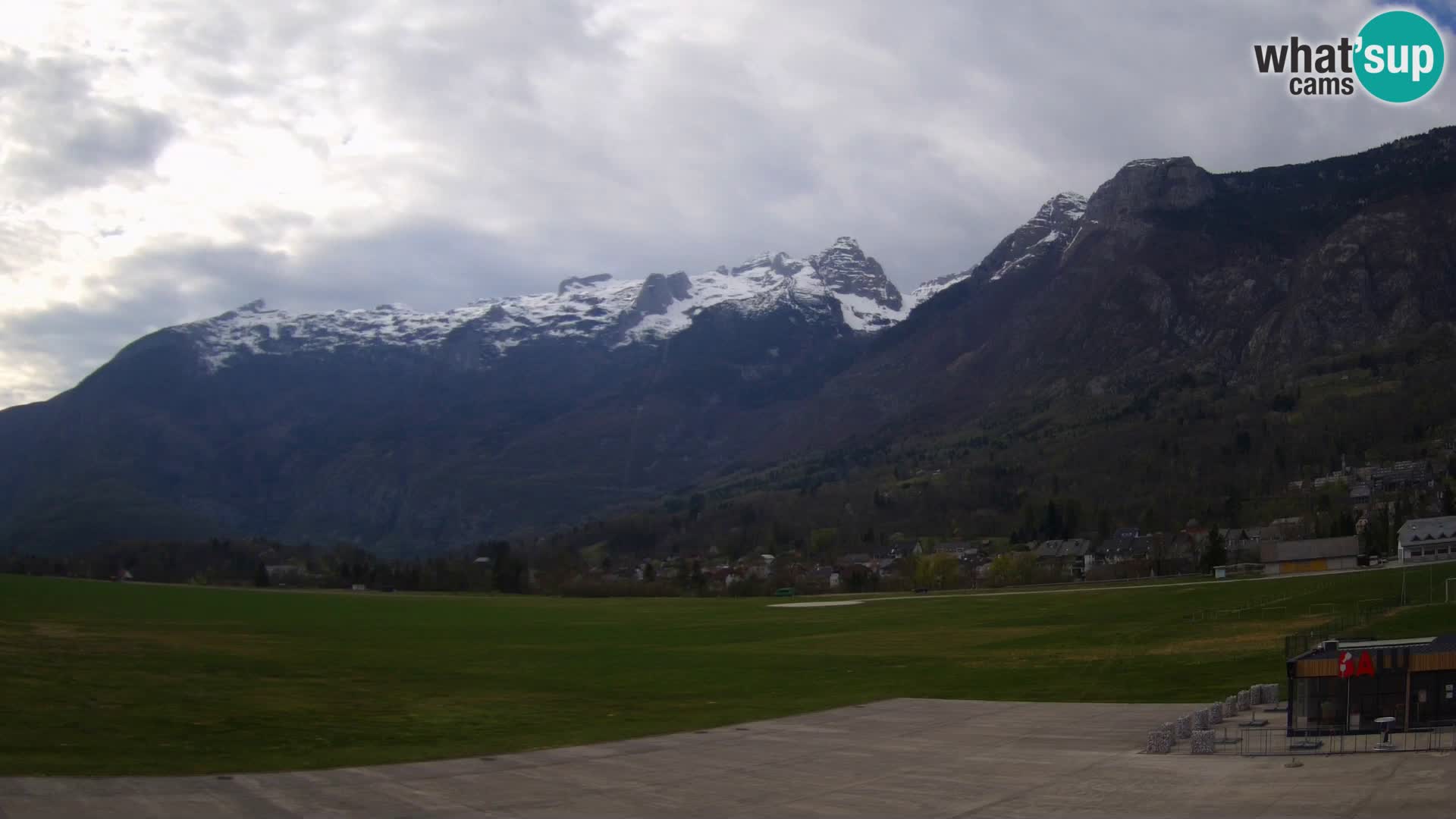 Webcam en direct Aéroport de Bovec – Vue sur Kanin