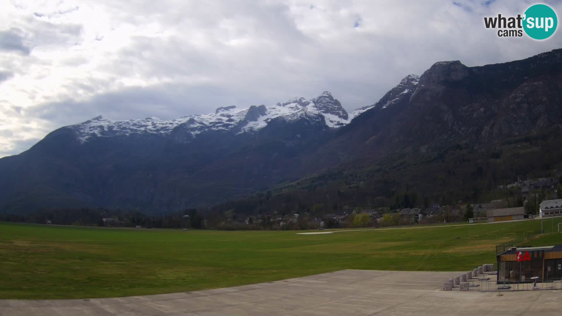 Cámara web en vivo Aeropuerto de Bovec – Vista a Kanin