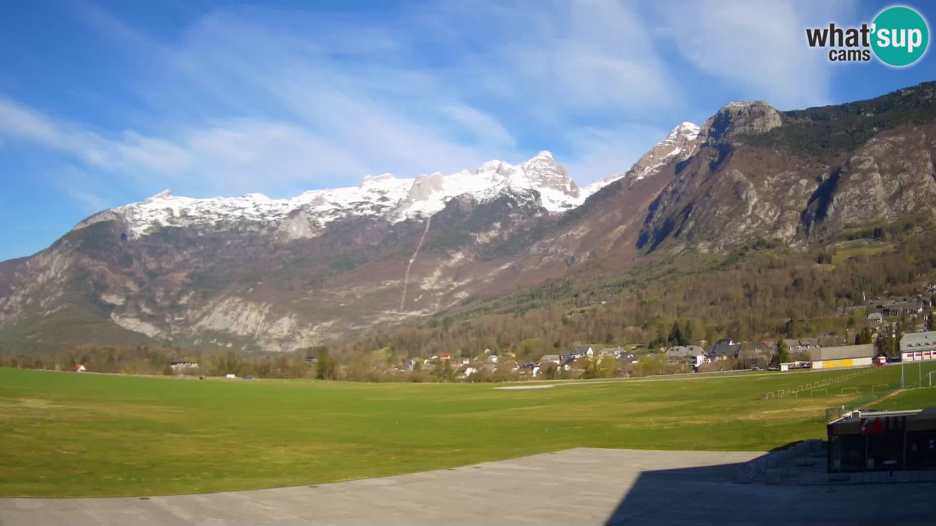 Spletna kamera letališče Bovec – pogled proti Kaninu
