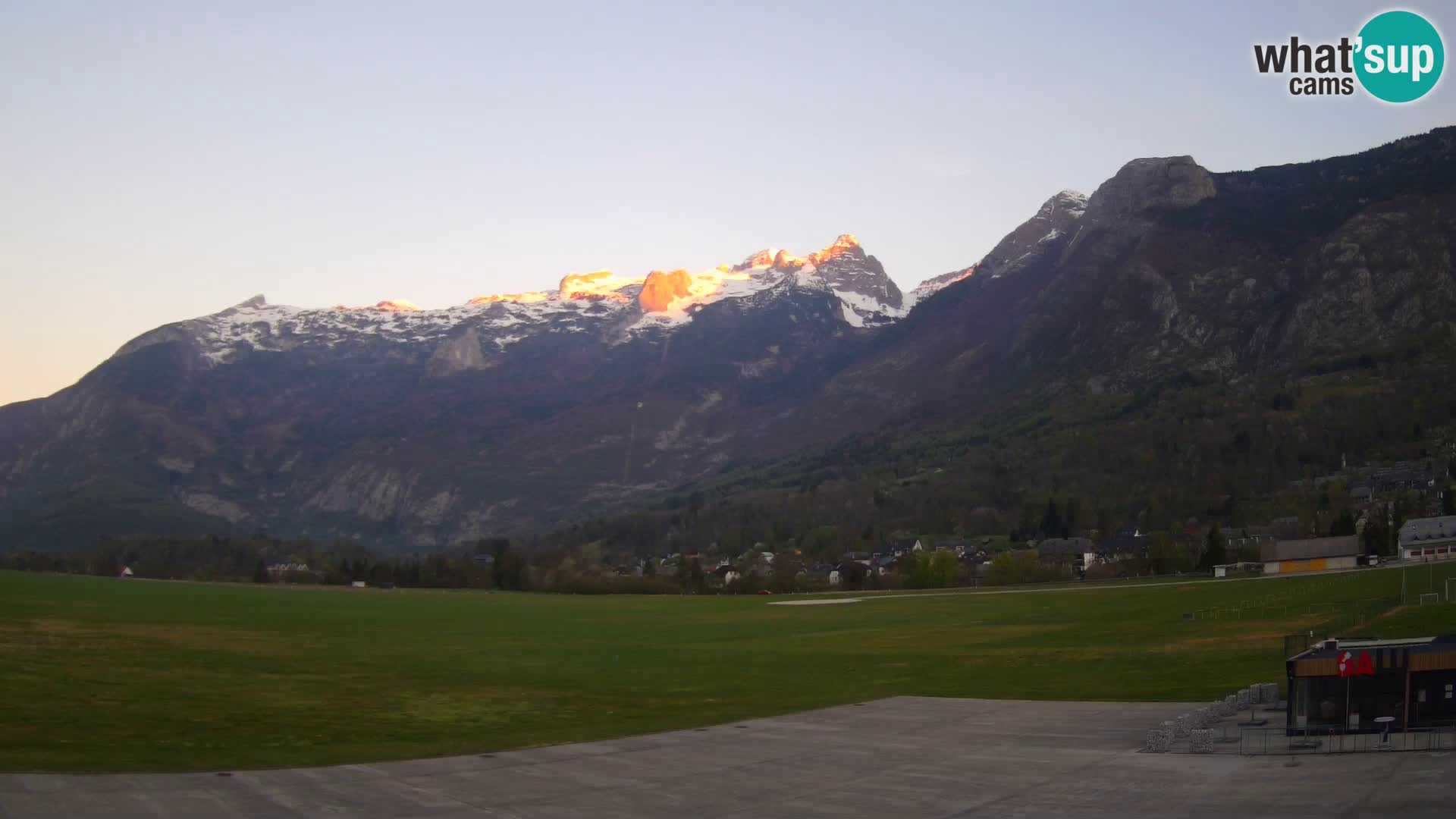Spletna kamera letališče Bovec – pogled proti Kaninu