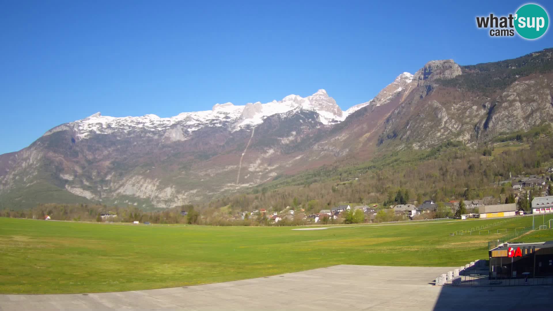 Web kamera uživo Zračna luka Bovec – Pogled na Kanin