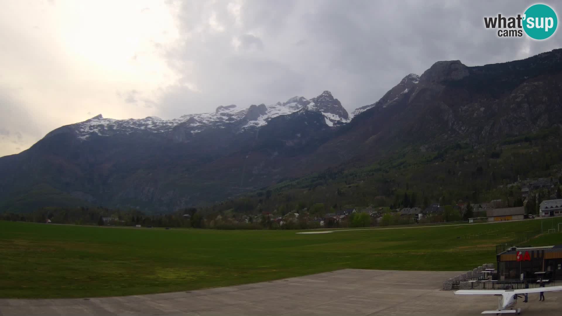 Webcam en direct Aéroport de Bovec – Vue sur Kanin