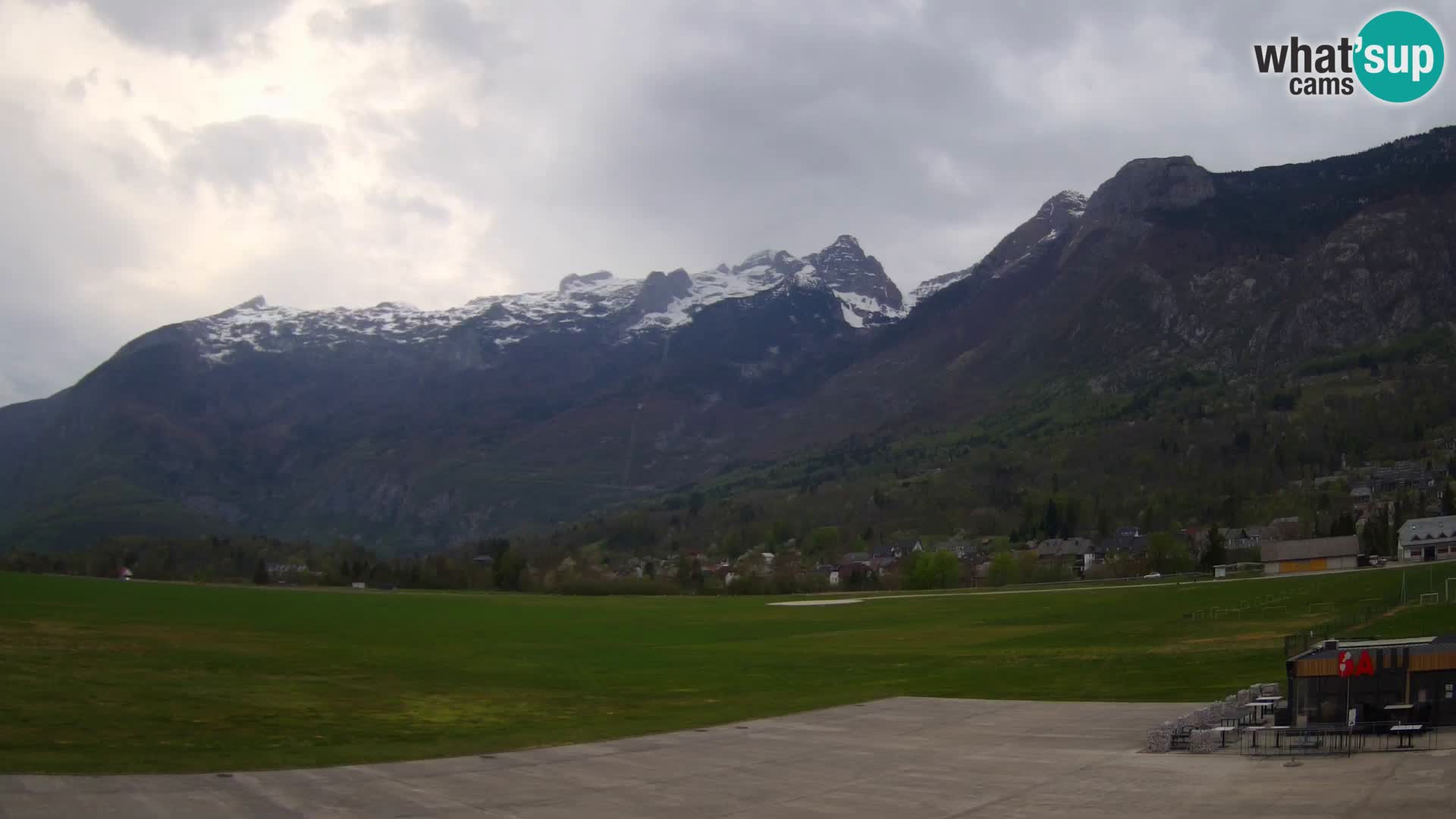 Web kamera uživo Zračna luka Bovec – Pogled na Kanin