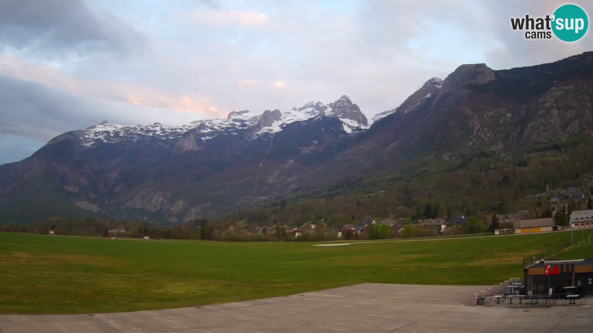 Live webcam Bovec airport – View to Kanin