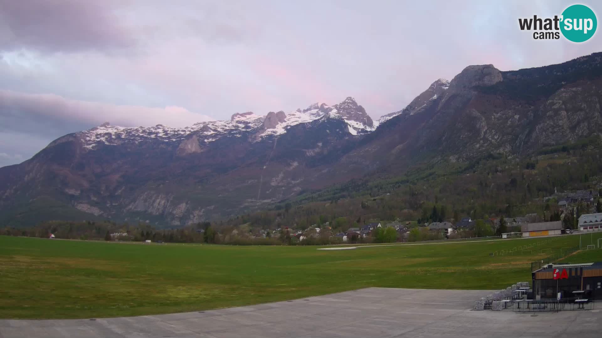 Spletna kamera letališče Bovec – pogled proti Kaninu
