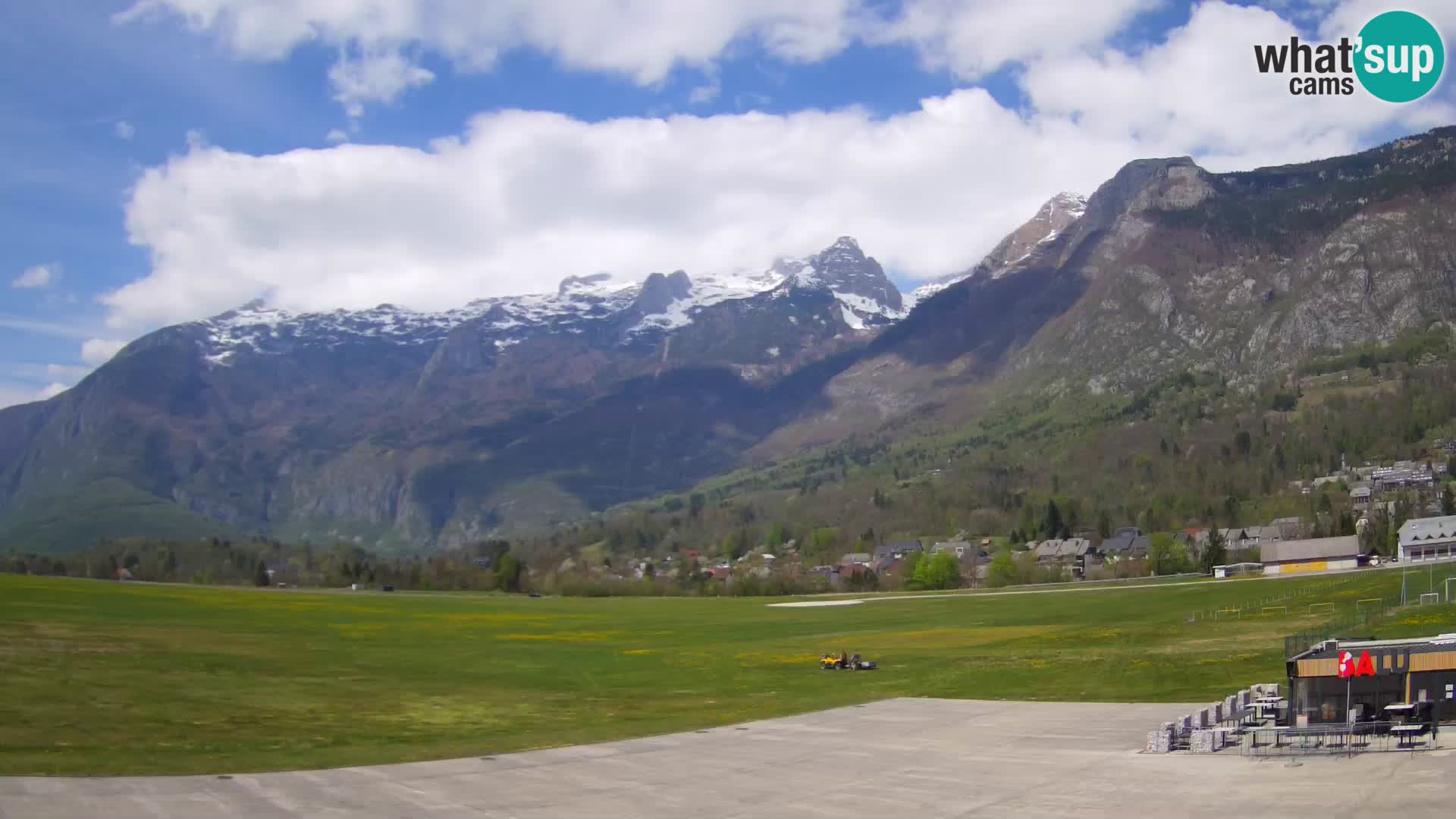 Web kamera uživo Zračna luka Bovec – Pogled na Kanin