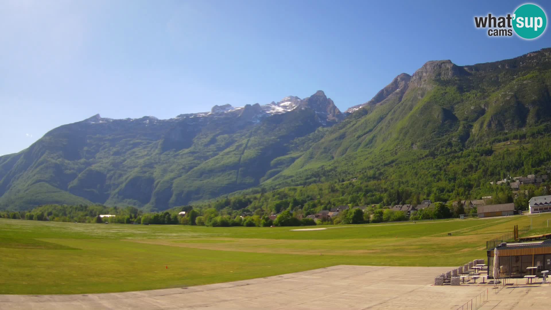 Web kamera uživo Zračna luka Bovec – Pogled na Kanin