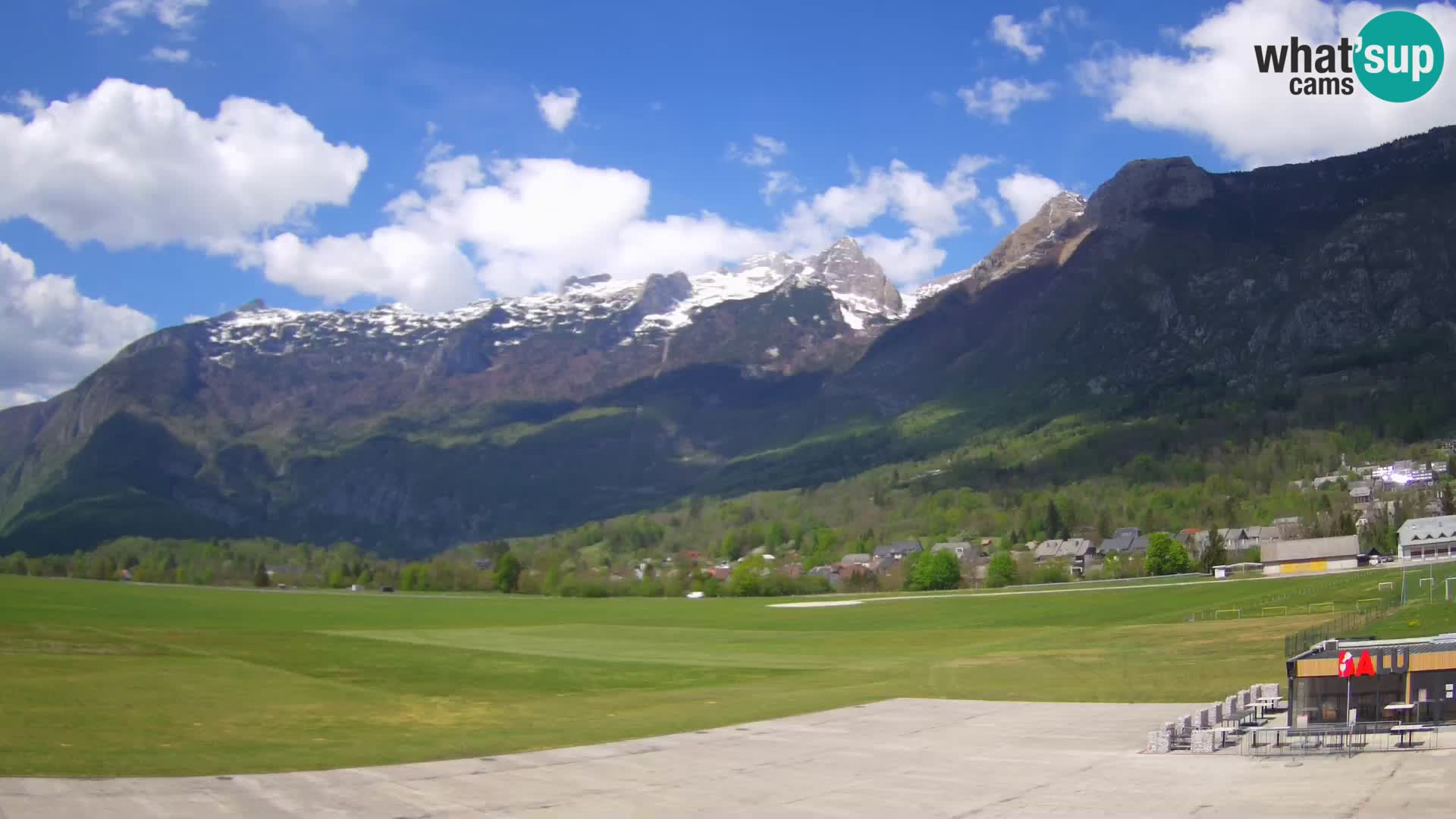 Web kamera uživo Zračna luka Bovec – Pogled na Kanin