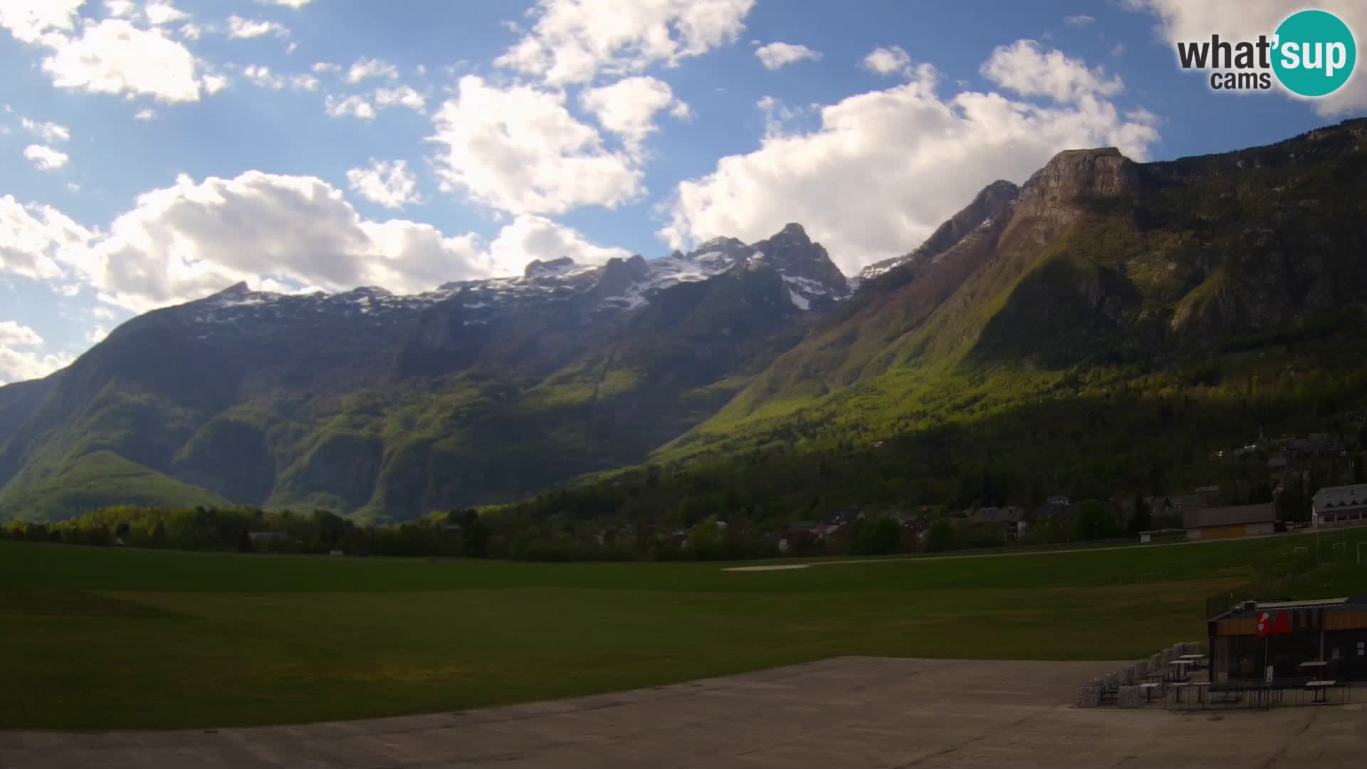 Live webcam Bovec airport – View to Kanin