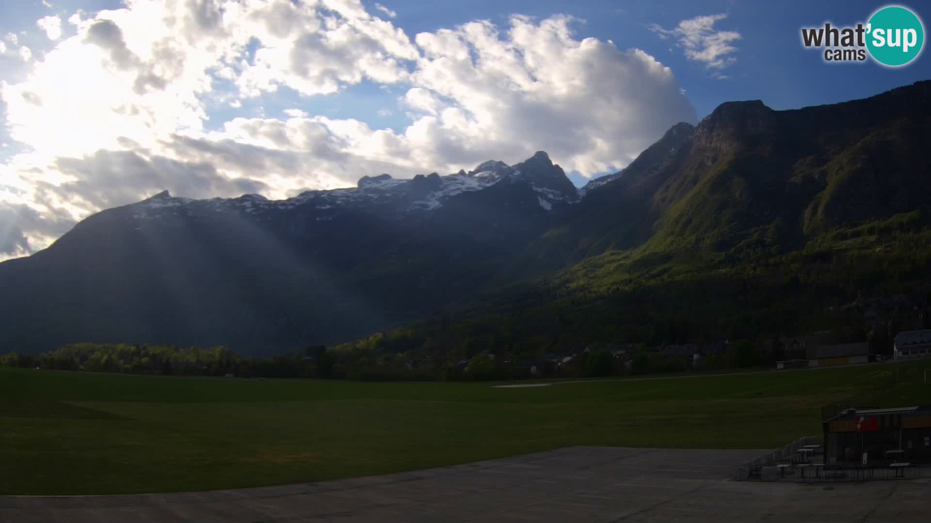 Webcam en direct Aéroport de Bovec – Vue sur Kanin
