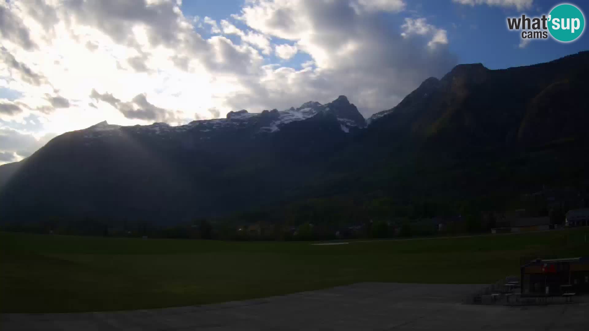 Web kamera uživo Zračna luka Bovec – Pogled na Kanin