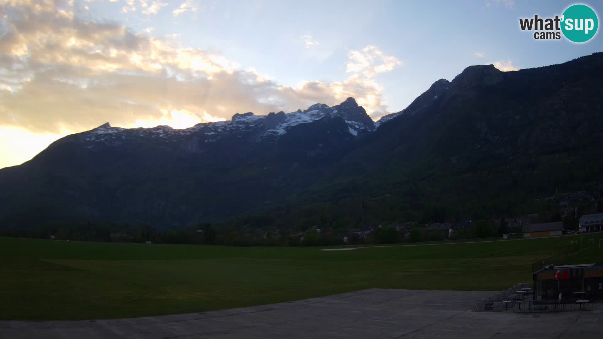 Cámara web en vivo Aeropuerto de Bovec – Vista a Kanin