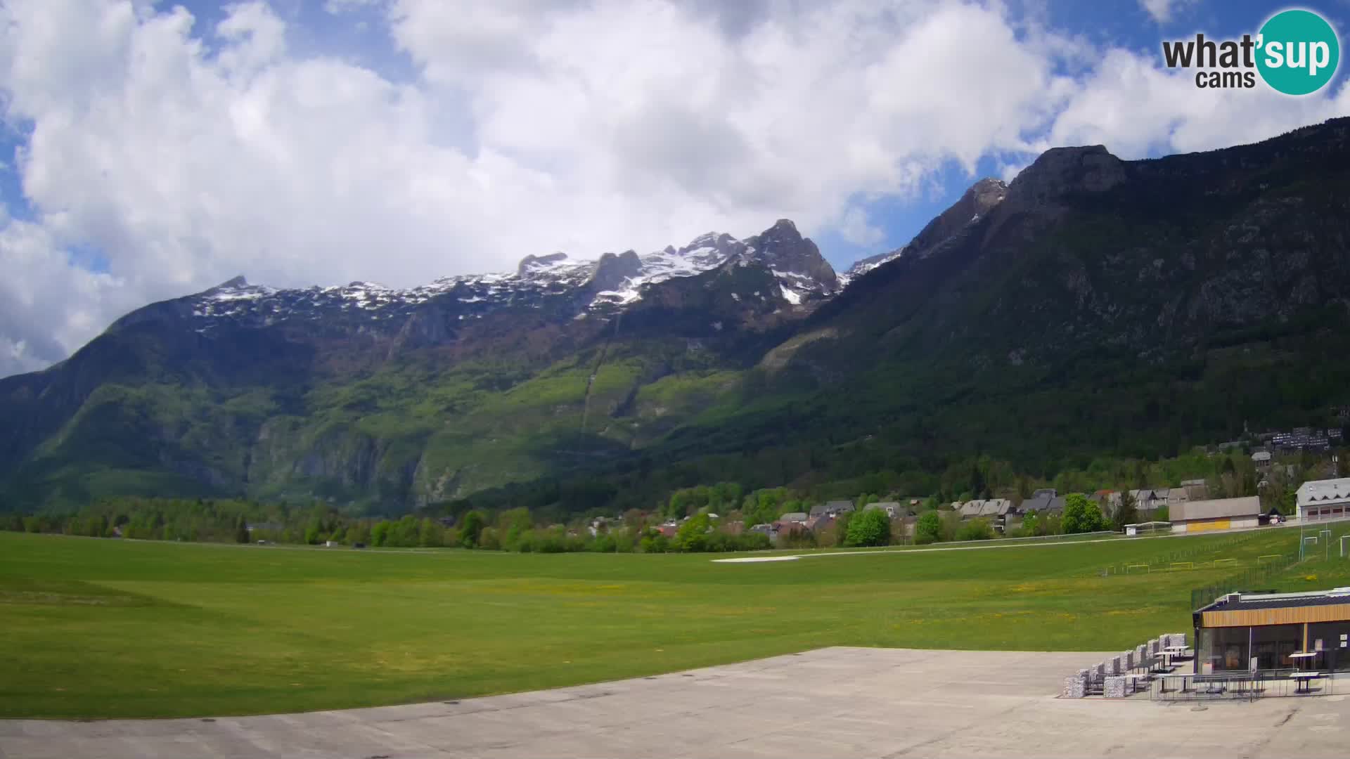 Webcam en direct Aéroport de Bovec – Vue sur Kanin