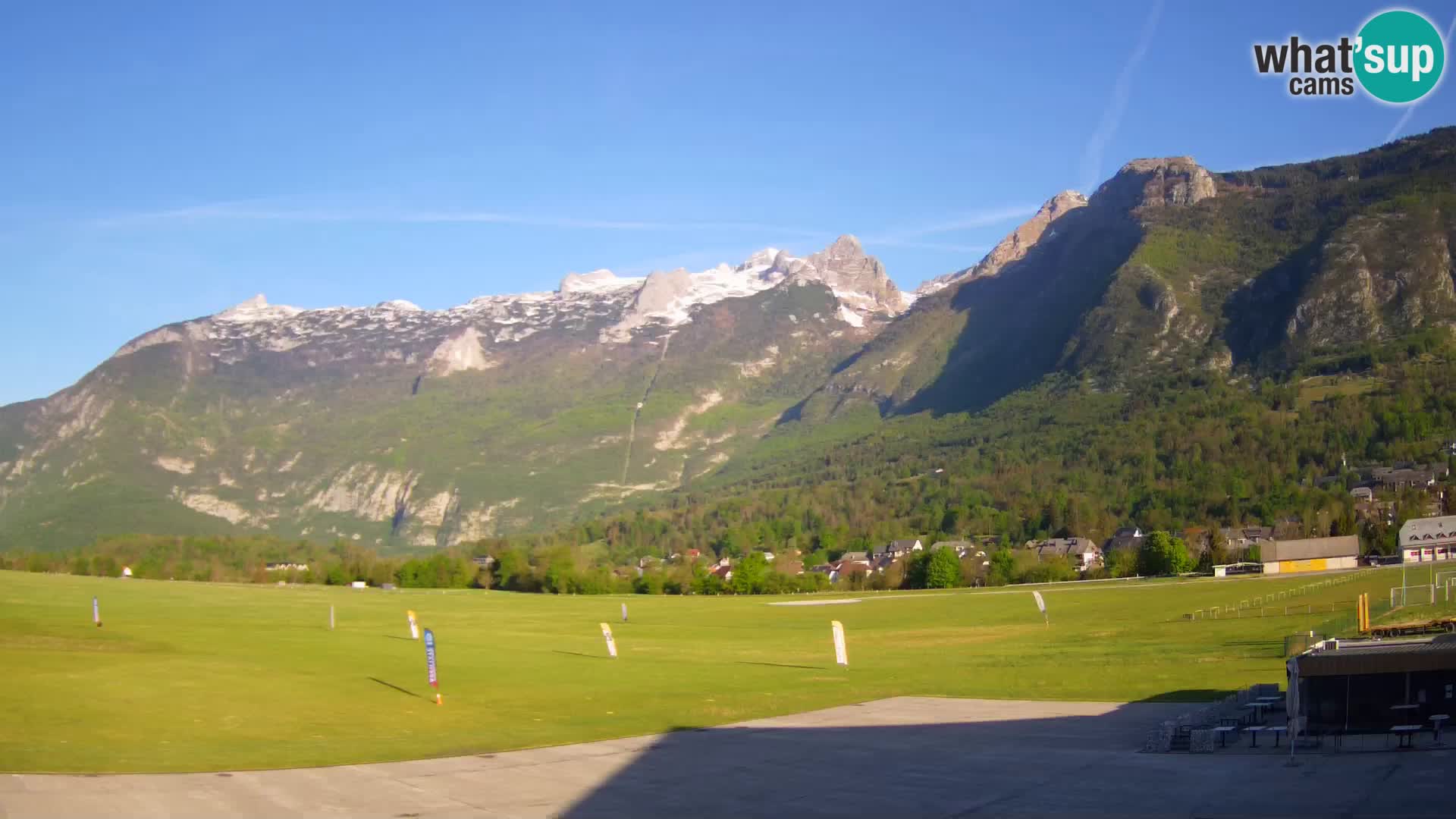 Web kamera uživo Zračna luka Bovec – Pogled na Kanin