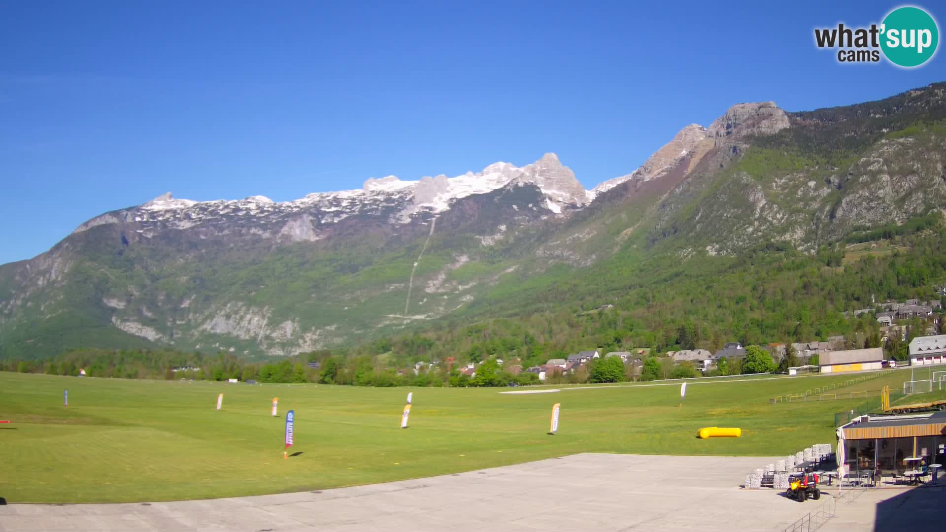 Spletna kamera letališče Bovec – pogled proti Kaninu