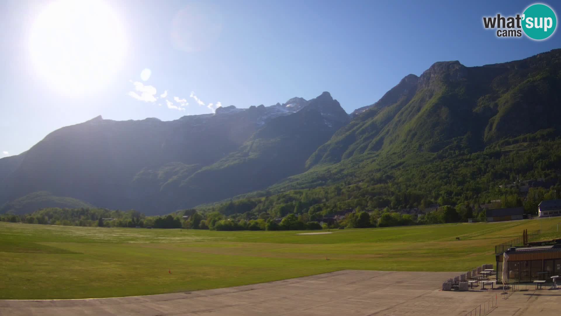 Web kamera uživo Zračna luka Bovec – Pogled na Kanin