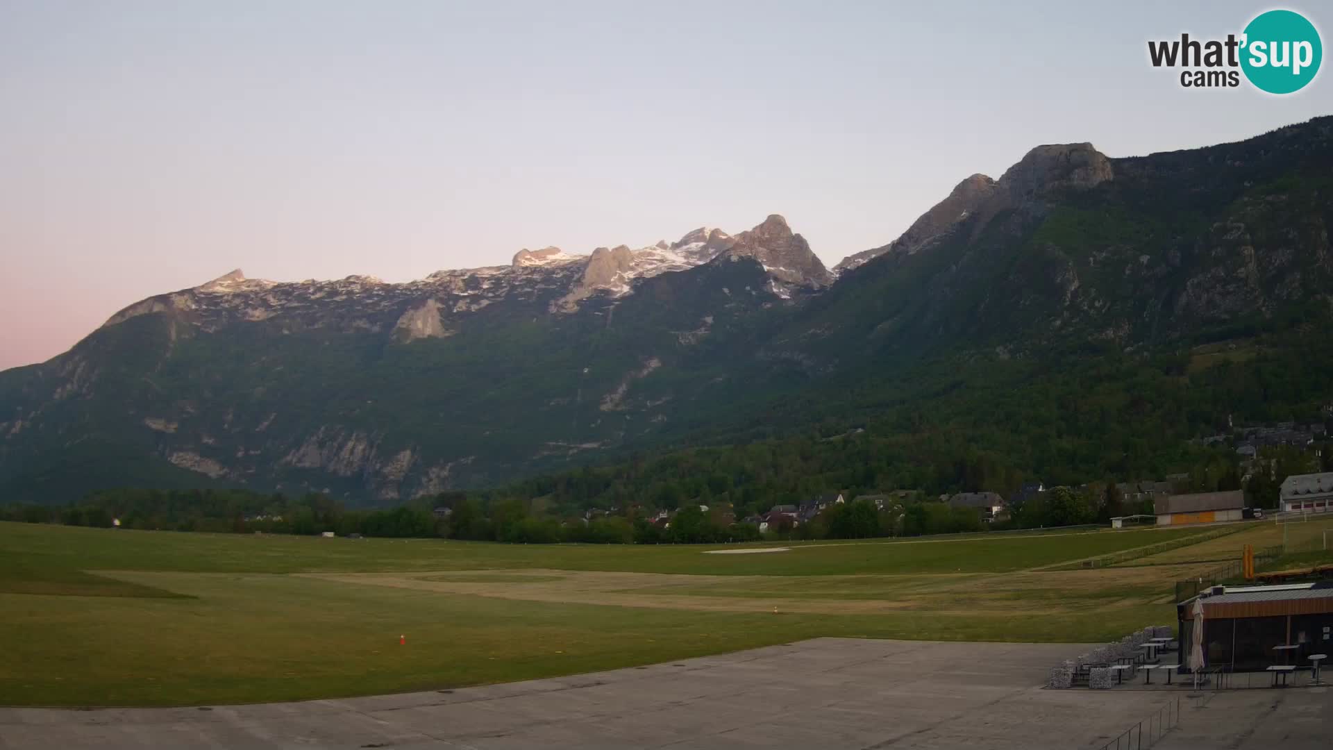 Web kamera uživo Zračna luka Bovec – Pogled na Kanin