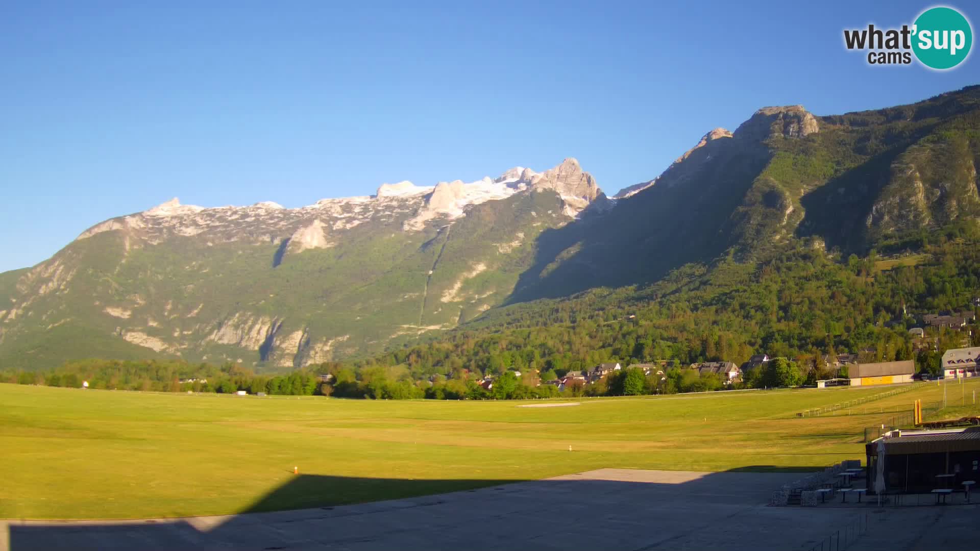 Cámara web en vivo Aeropuerto de Bovec – Vista a Kanin