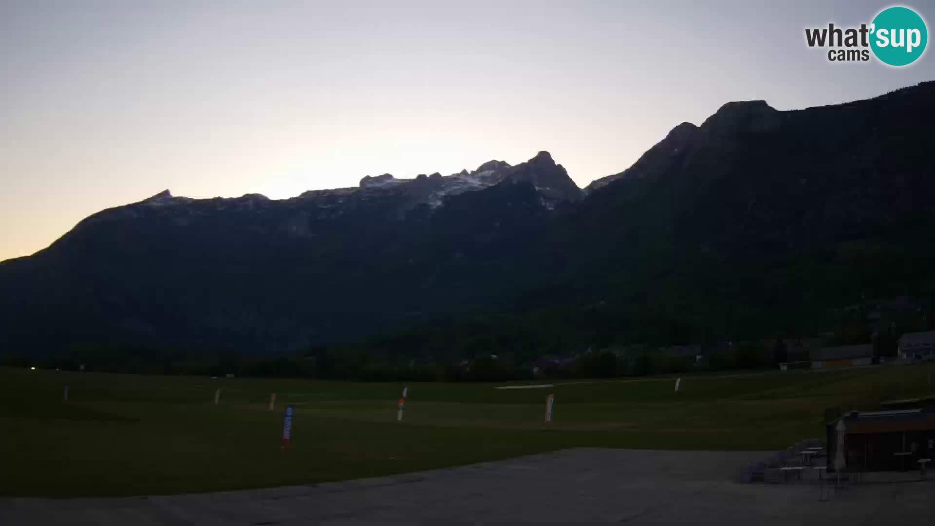Spletna kamera letališče Bovec – pogled proti Kaninu