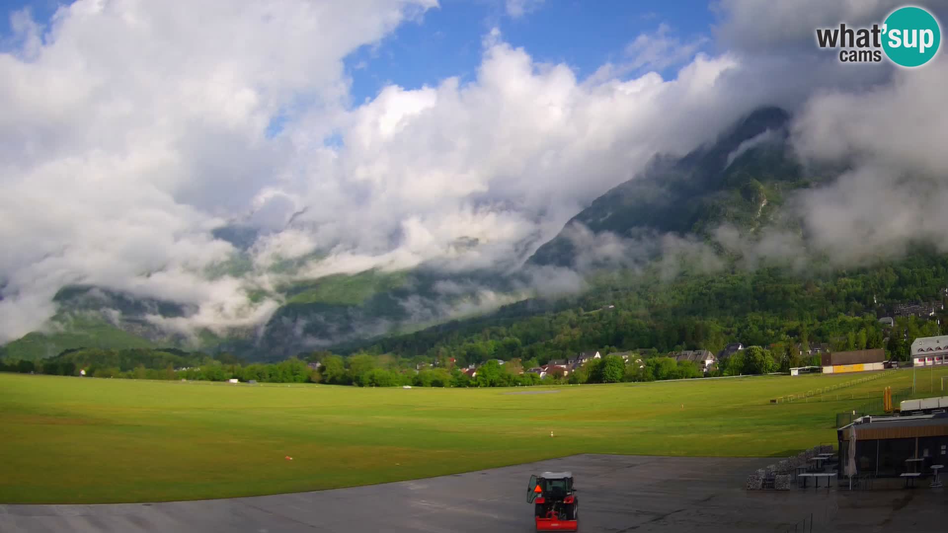 Live webcam Bovec airport – View to Kanin