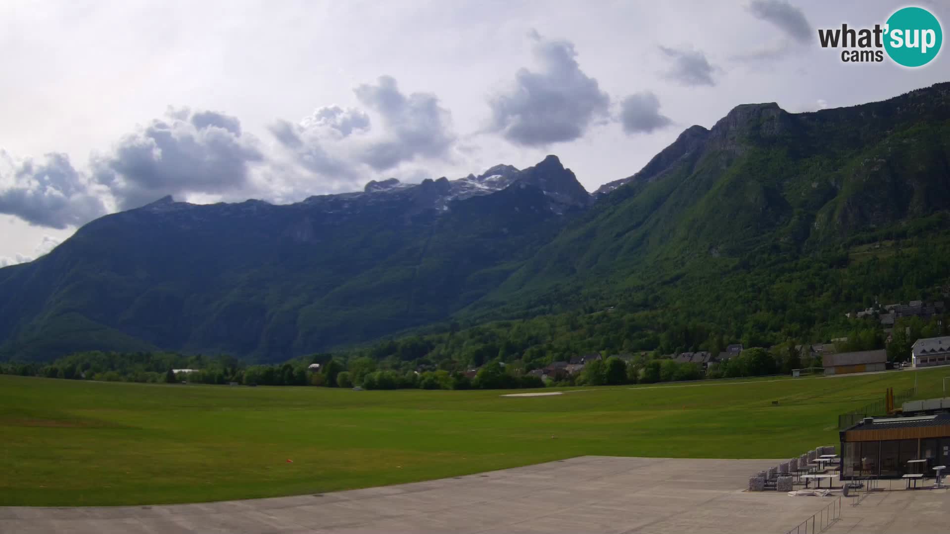 Webcam en direct Aéroport de Bovec – Vue sur Kanin