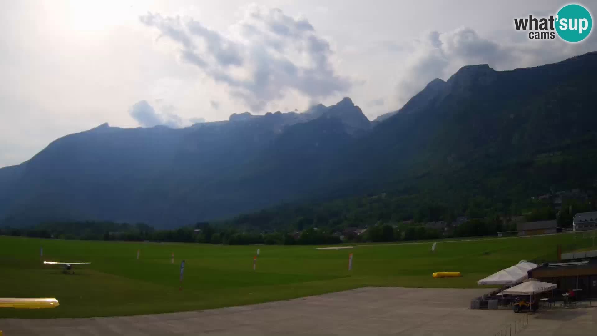 Web kamera uživo Zračna luka Bovec – Pogled na Kanin