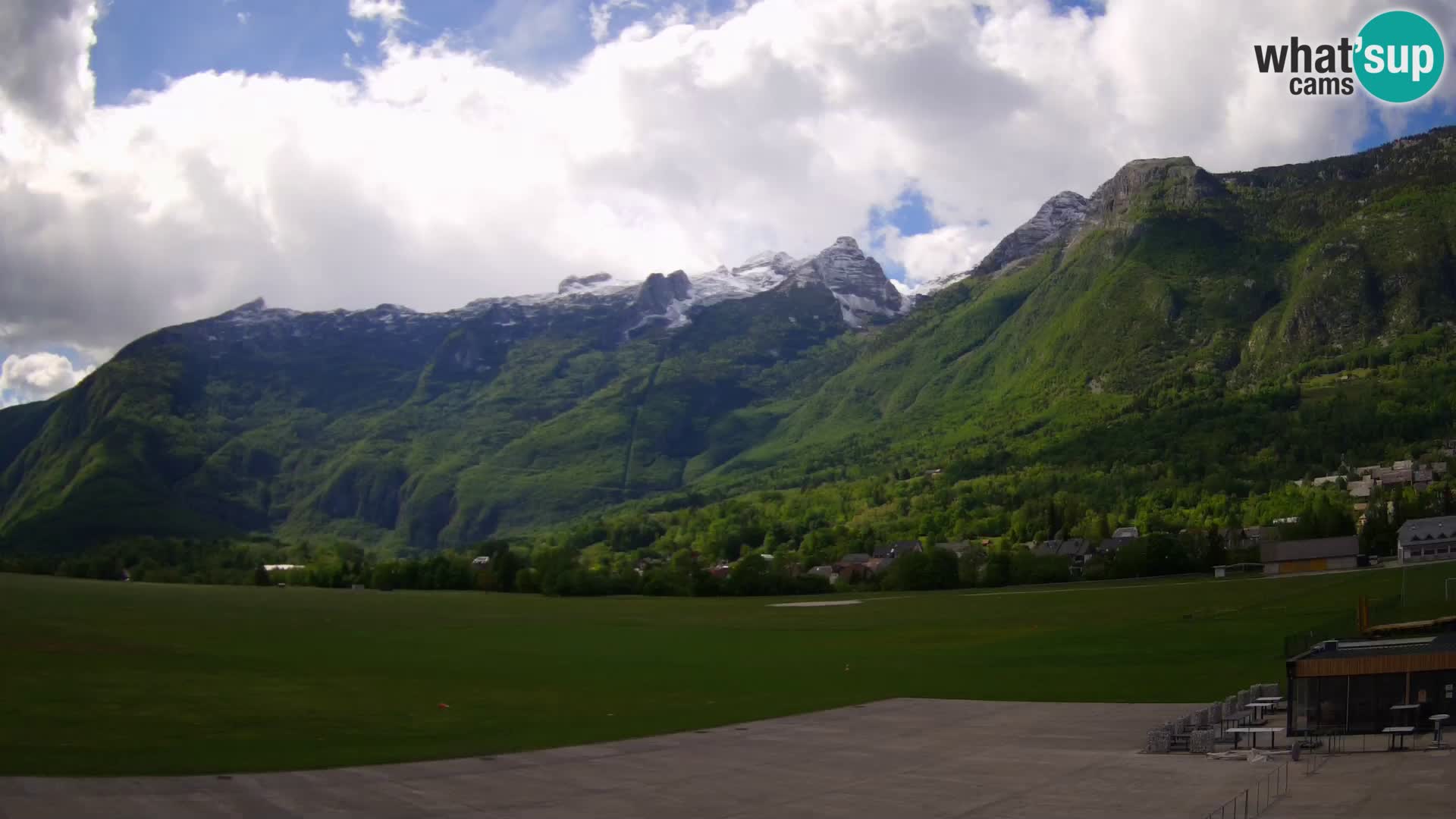 Live webcam Bovec airport – View to Kanin