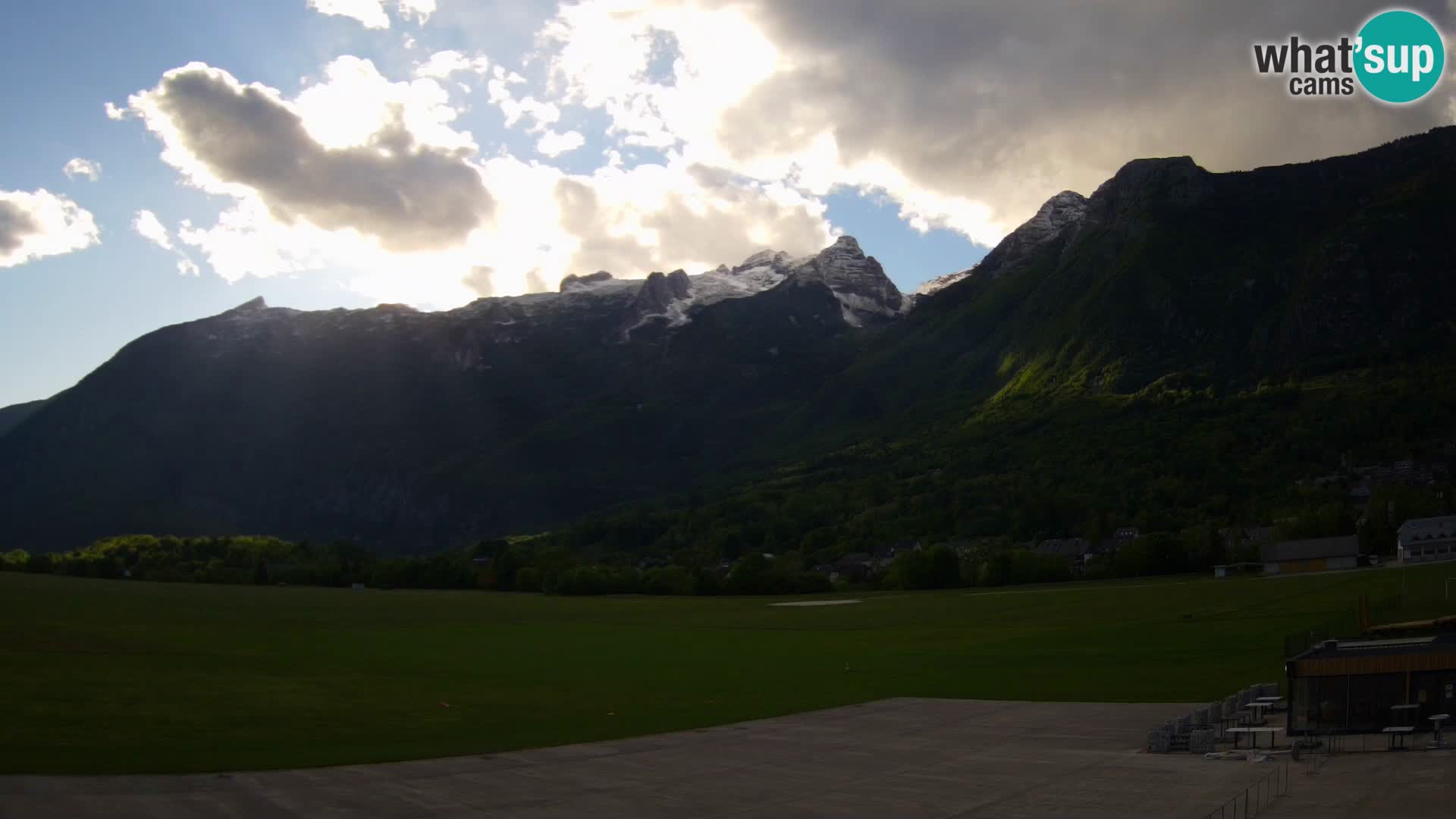 Live webcam Bovec airport – View to Kanin