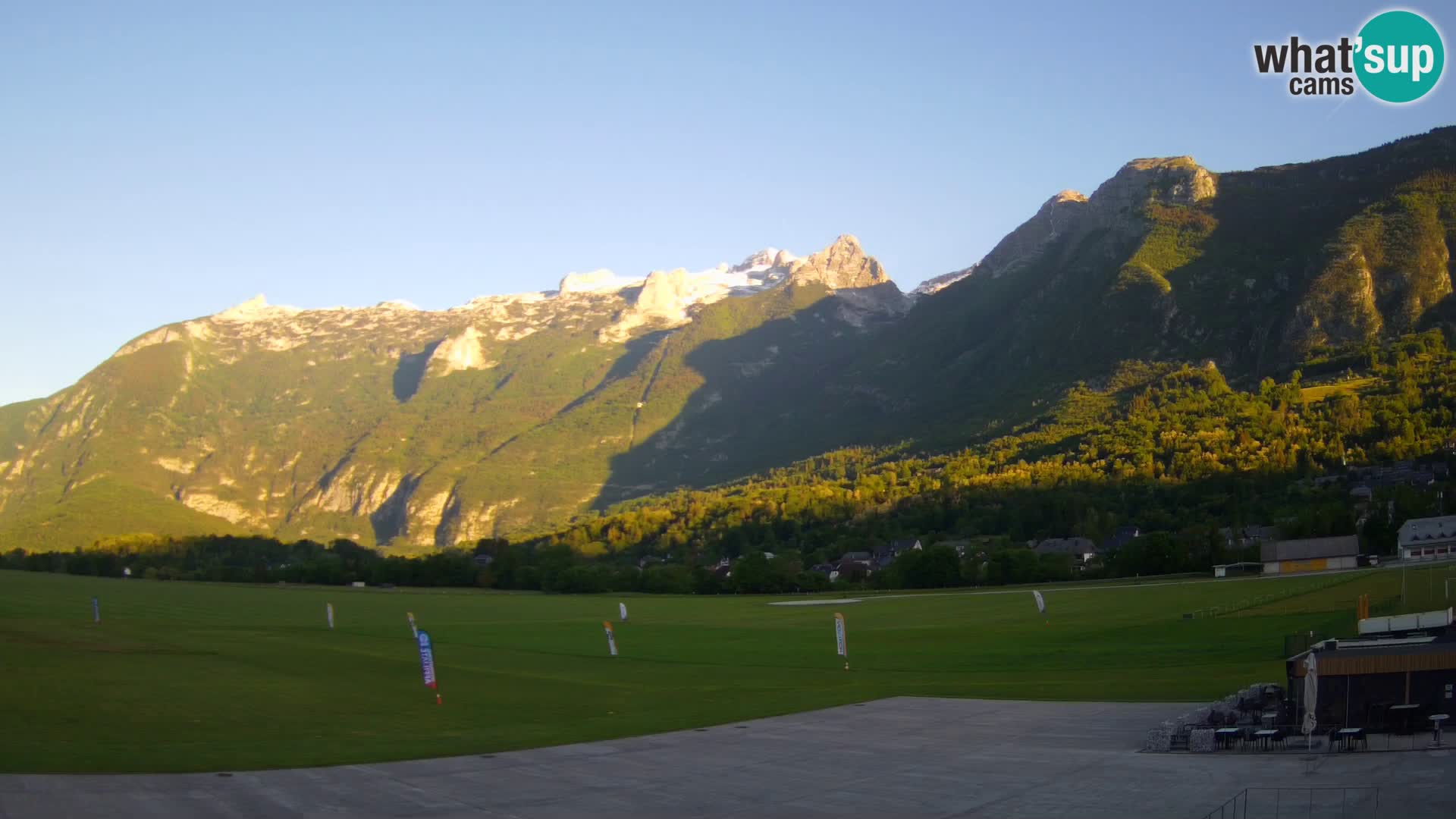 Web kamera uživo Zračna luka Bovec – Pogled na Kanin